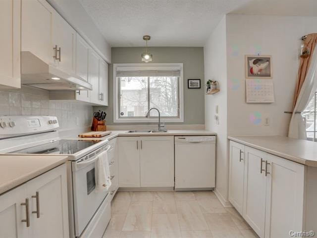









209Z


Rue Madaire

,
Gatineau (Aylmer),




QC
J9H1R1

