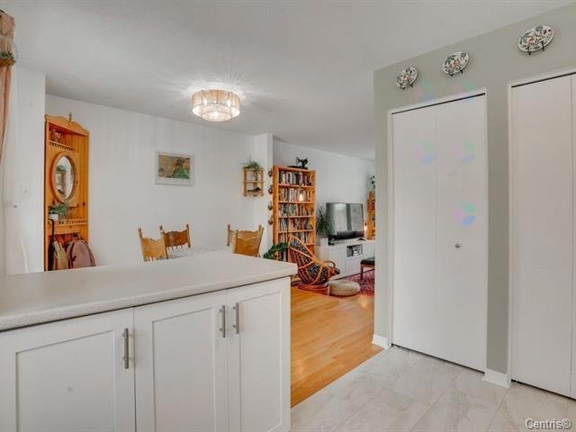 









209Z


Rue Madaire

,
Gatineau (Aylmer),




QC
J9H1R1

