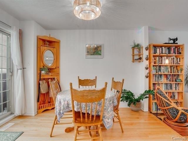









209Z


Rue Madaire

,
Gatineau (Aylmer),




QC
J9H1R1

