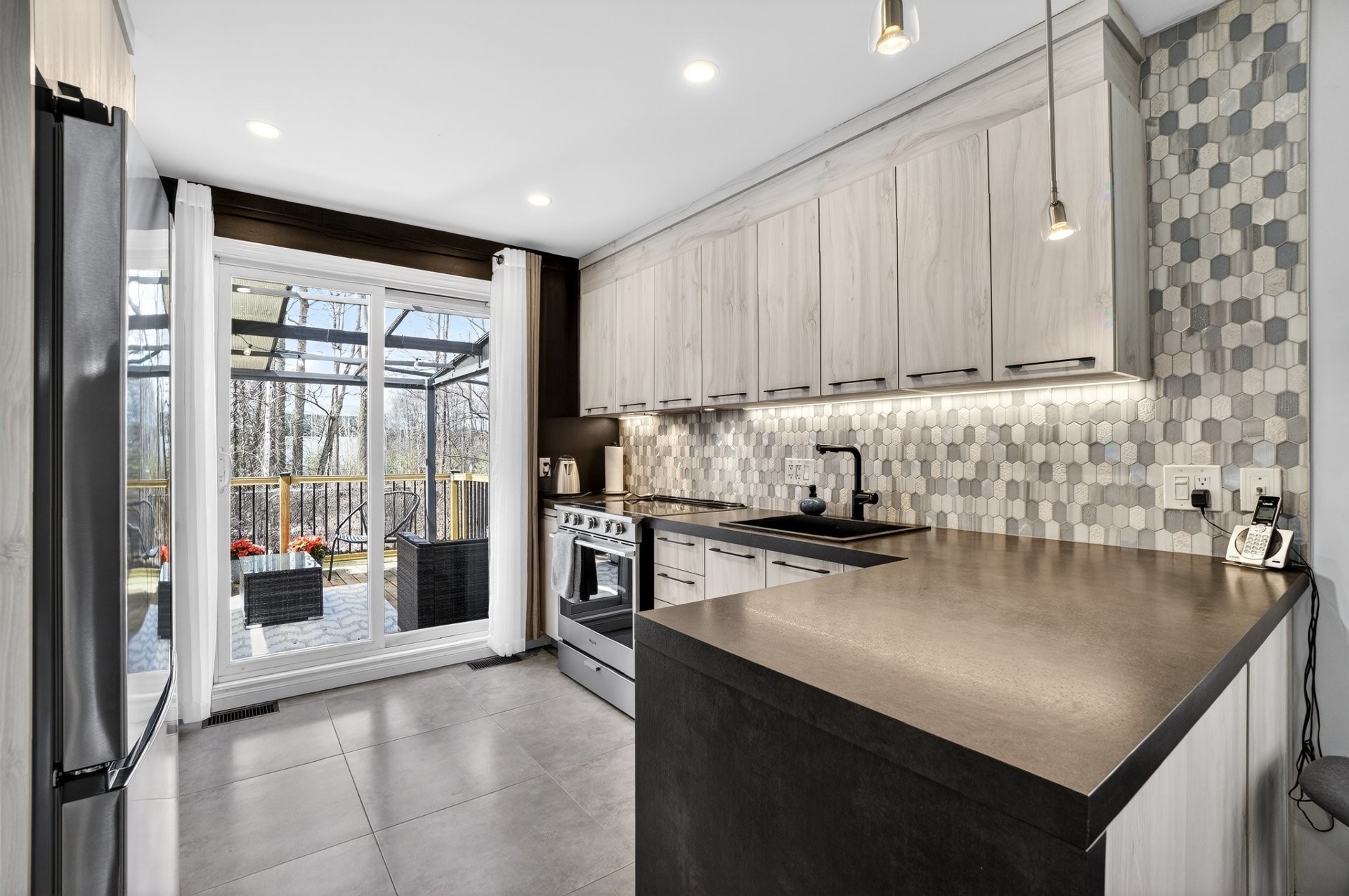 









550


Rue Ernest-Bourque

,
Blainville,




QC
J7C5G7

