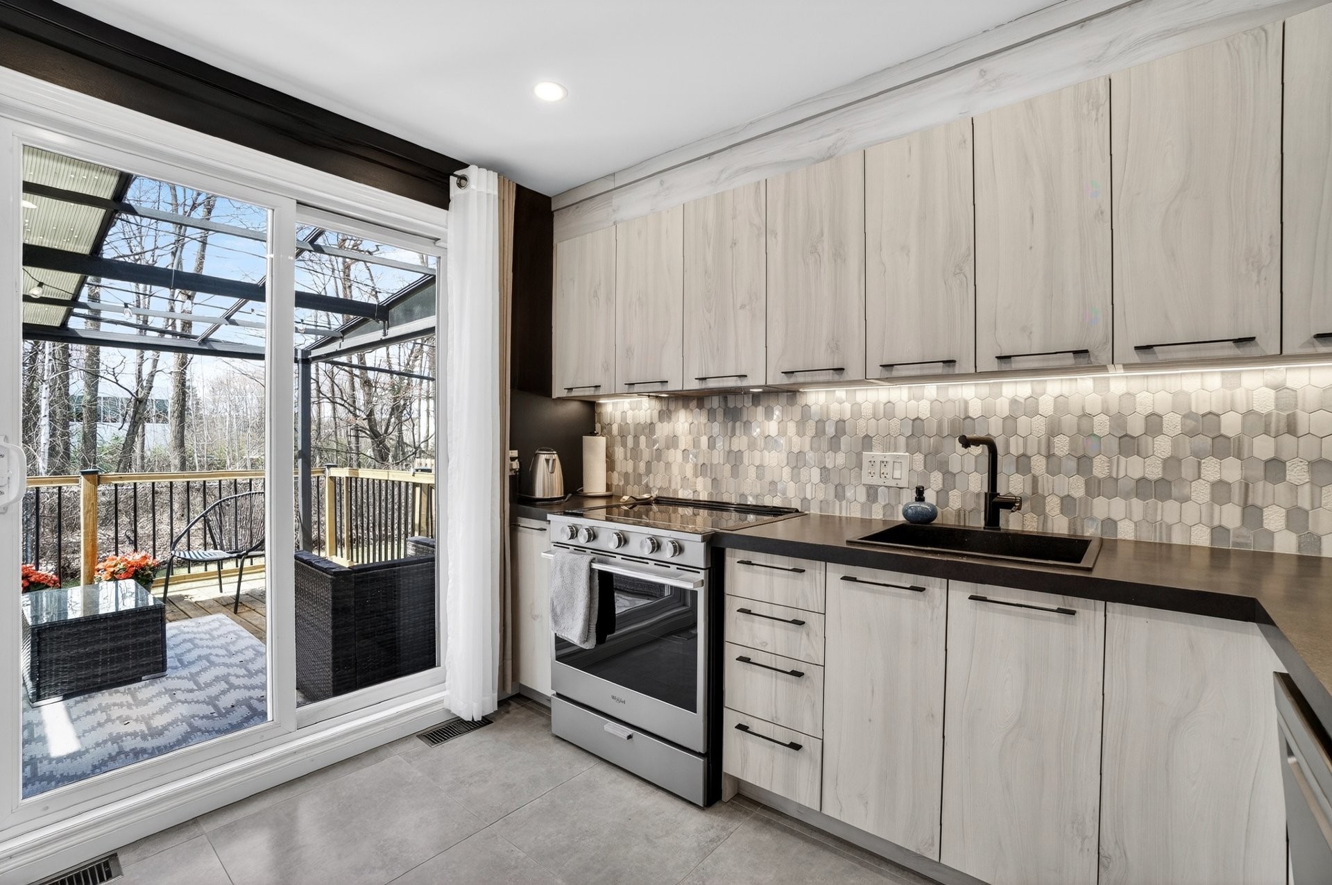 









550


Rue Ernest-Bourque

,
Blainville,




QC
J7C5G7

