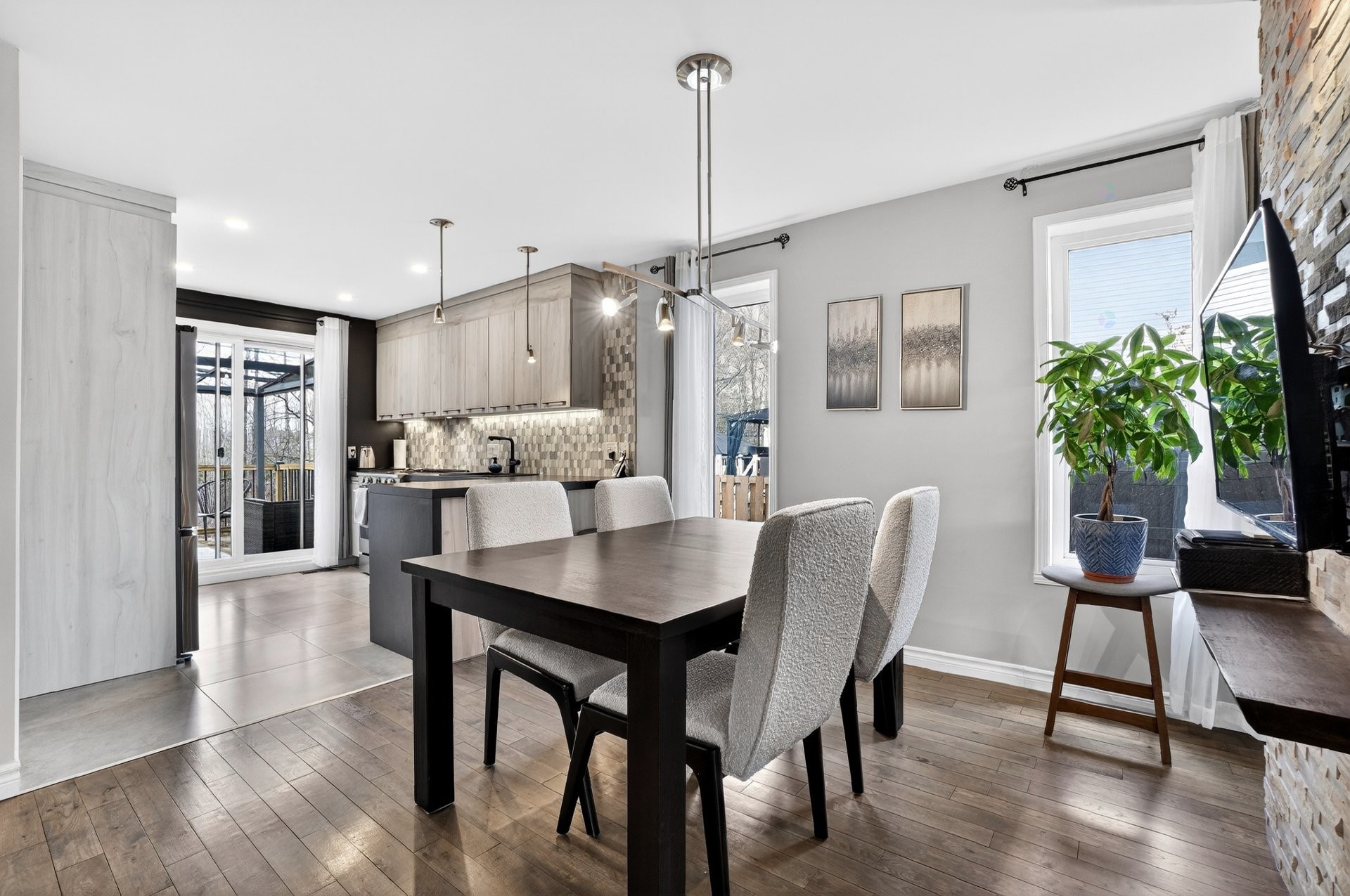 









550


Rue Ernest-Bourque

,
Blainville,




QC
J7C5G7

