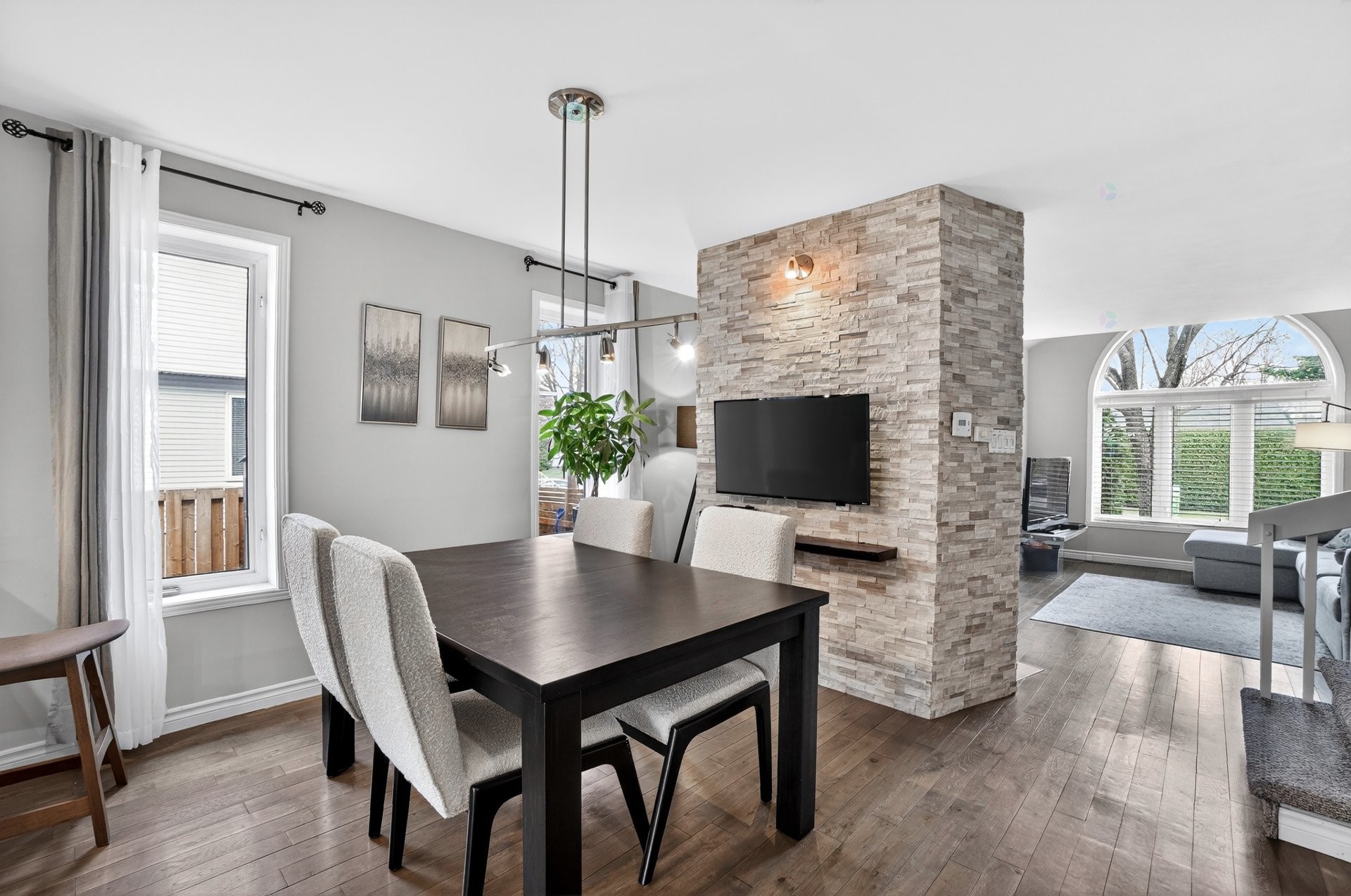 









550


Rue Ernest-Bourque

,
Blainville,




QC
J7C5G7

