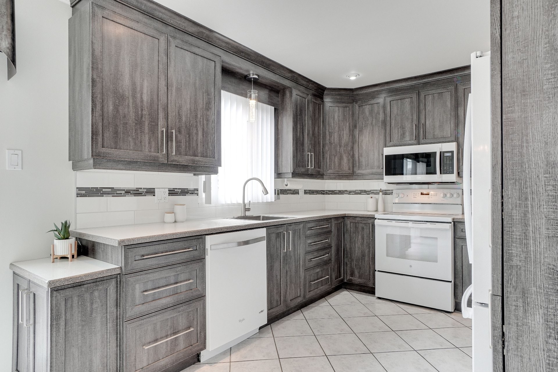 









642


Rue Monsabré

,
Repentigny (Repentigny),




QC
J6A6M8

