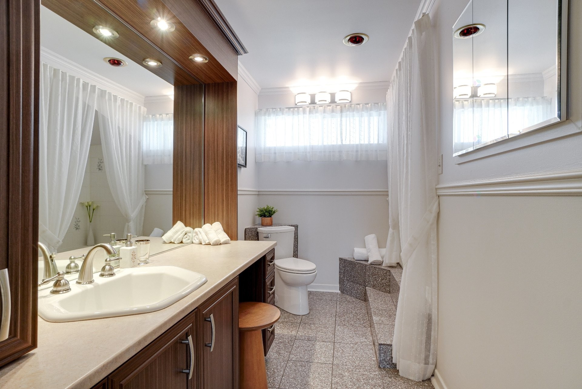 









642


Rue Monsabré

,
Repentigny (Repentigny),




QC
J6A6M8

