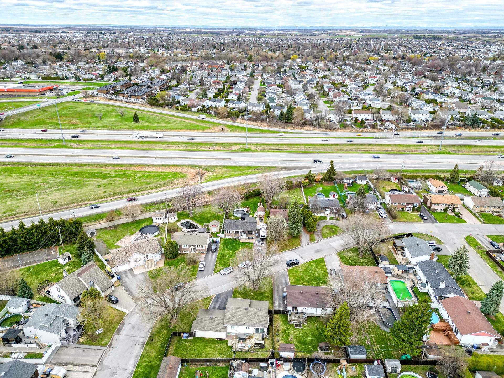









642


Rue Monsabré

,
Repentigny (Repentigny),




QC
J6A6M8

