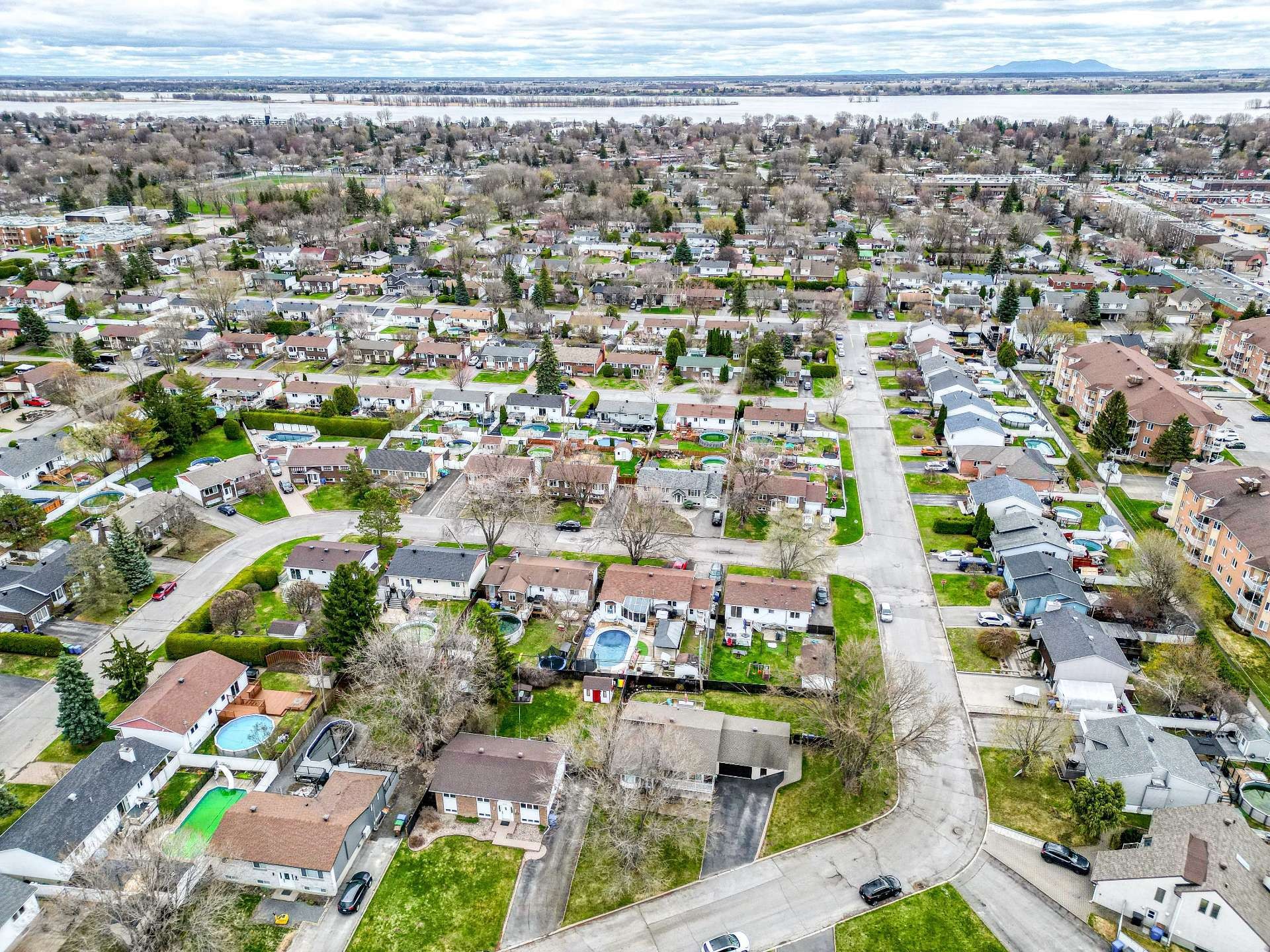









642


Rue Monsabré

,
Repentigny (Repentigny),




QC
J6A6M8

