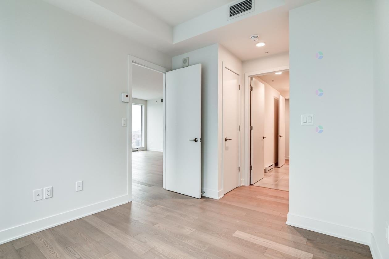 









1288


Rue St-Antoine O.

, 2304,
Montréal (Ville-Marie),




QC
H3B3B3

