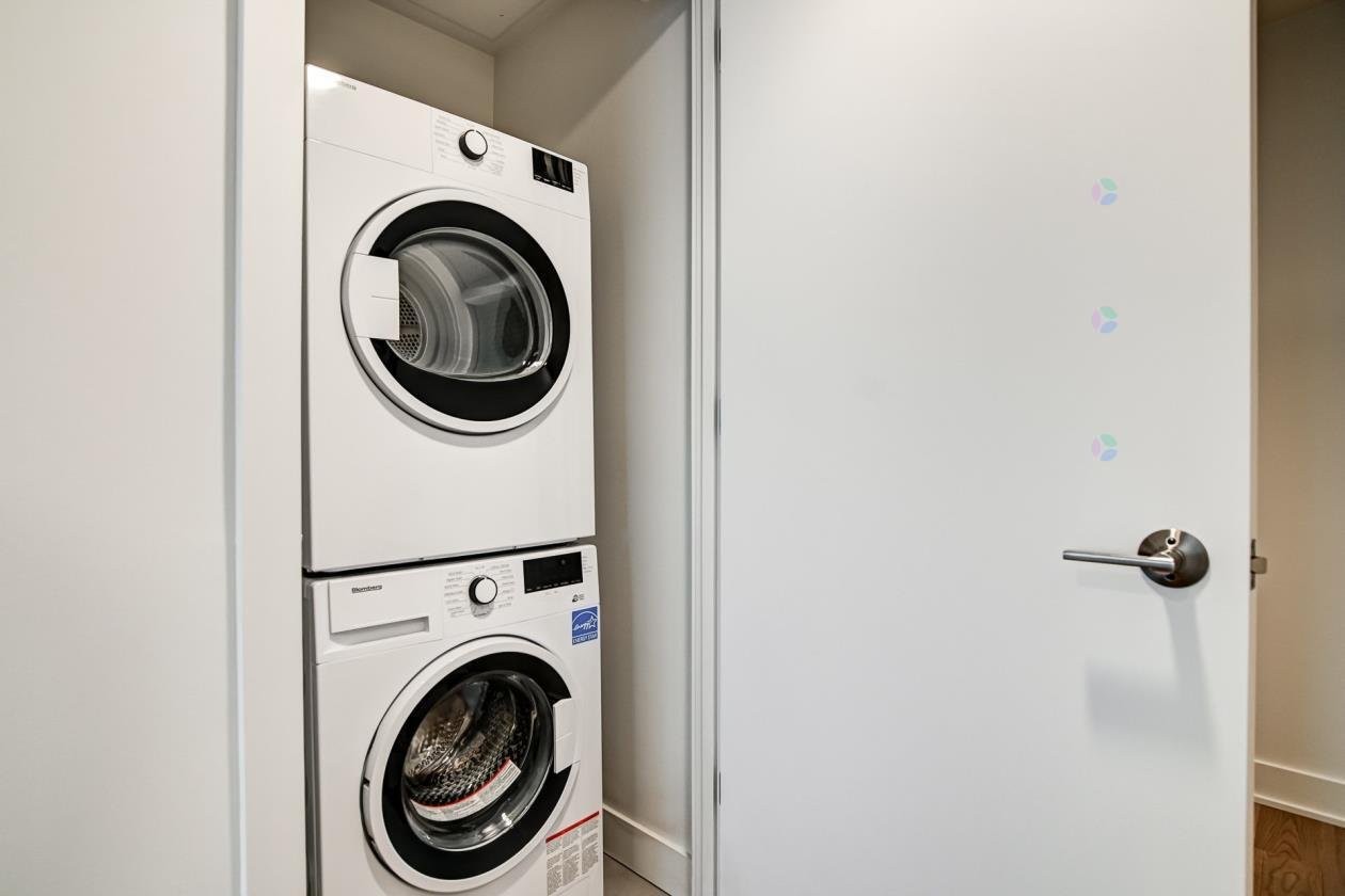 









1288


Rue St-Antoine O.

, 2304,
Montréal (Ville-Marie),




QC
H3B3B3

