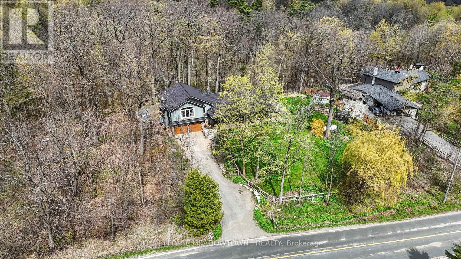 












10621 THIRD LINE

,
Halton Hills,




Ontario
L9T2X9

