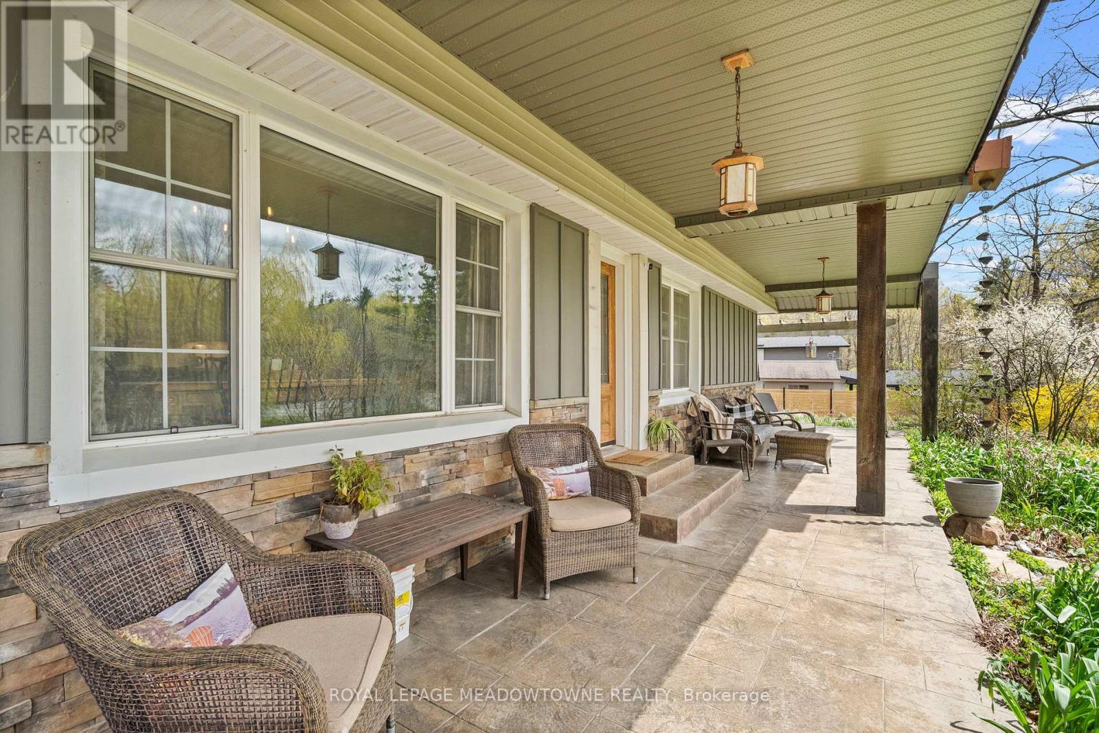 












10621 THIRD LINE

,
Halton Hills,




Ontario
L9T2X9

