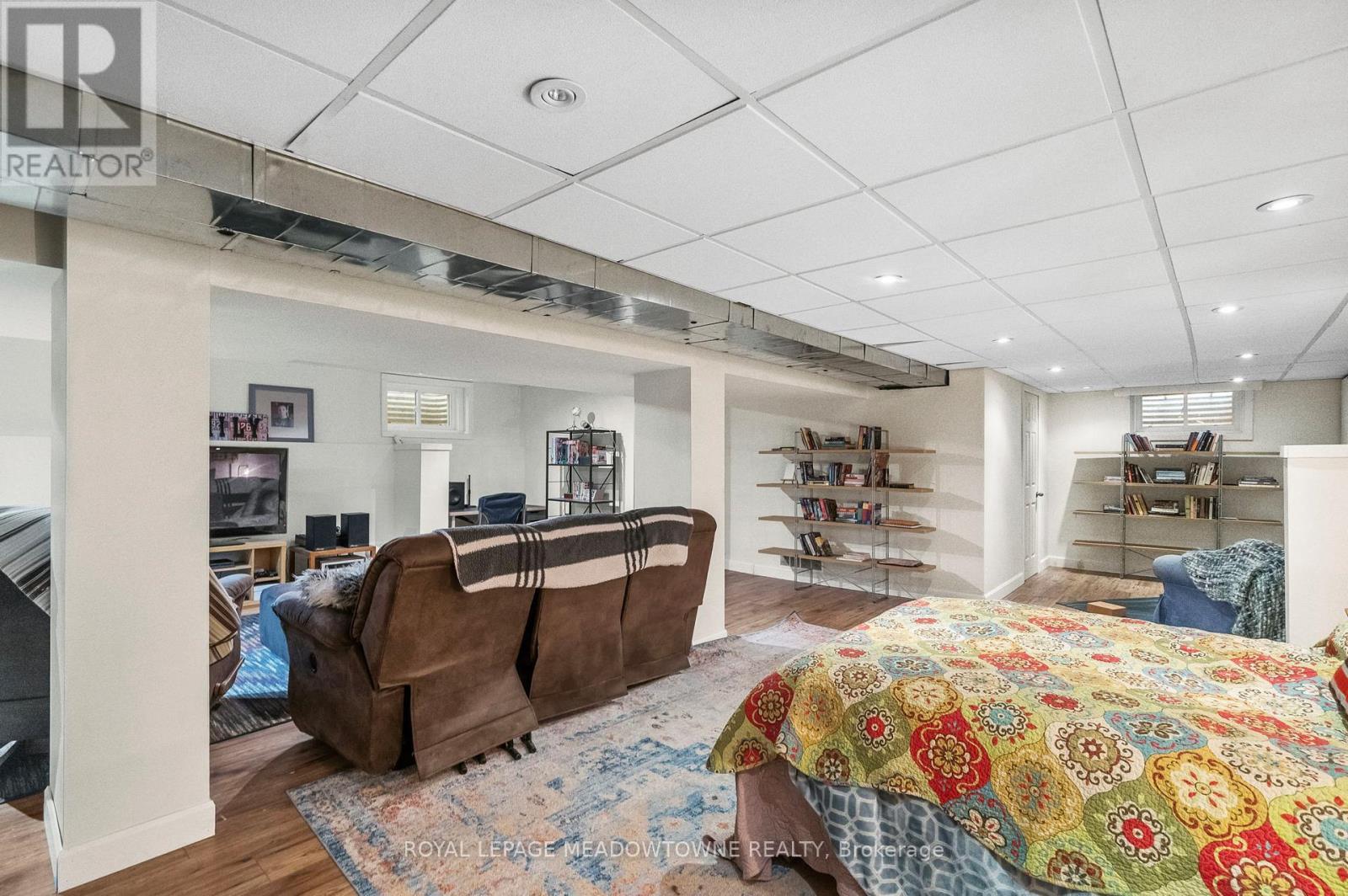 












10621 THIRD LINE

,
Halton Hills,




Ontario
L9T2X9

