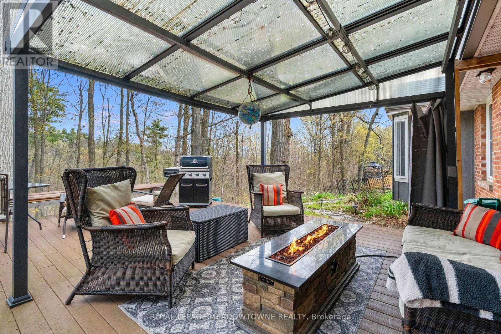 












10621 THIRD LINE

,
Halton Hills,




Ontario
L9T2X9

