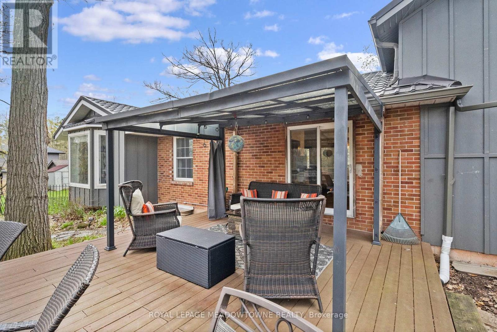 












10621 THIRD LINE

,
Halton Hills,




Ontario
L9T2X9


