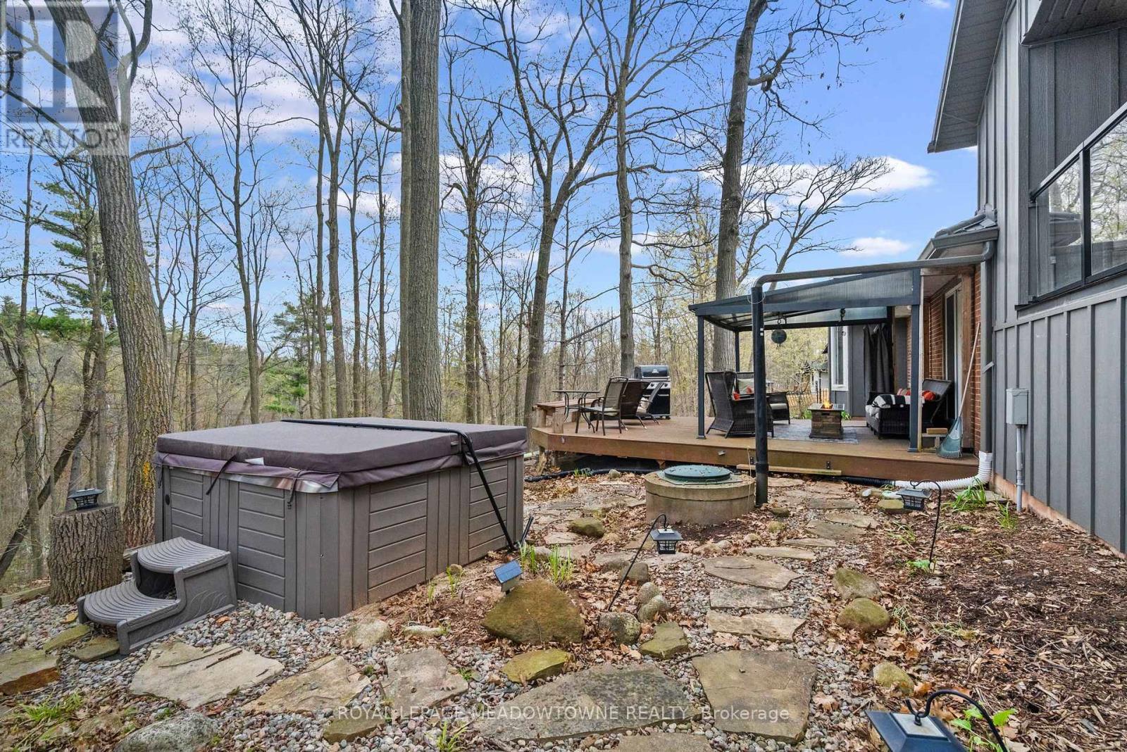 












10621 THIRD LINE

,
Halton Hills,




Ontario
L9T2X9

