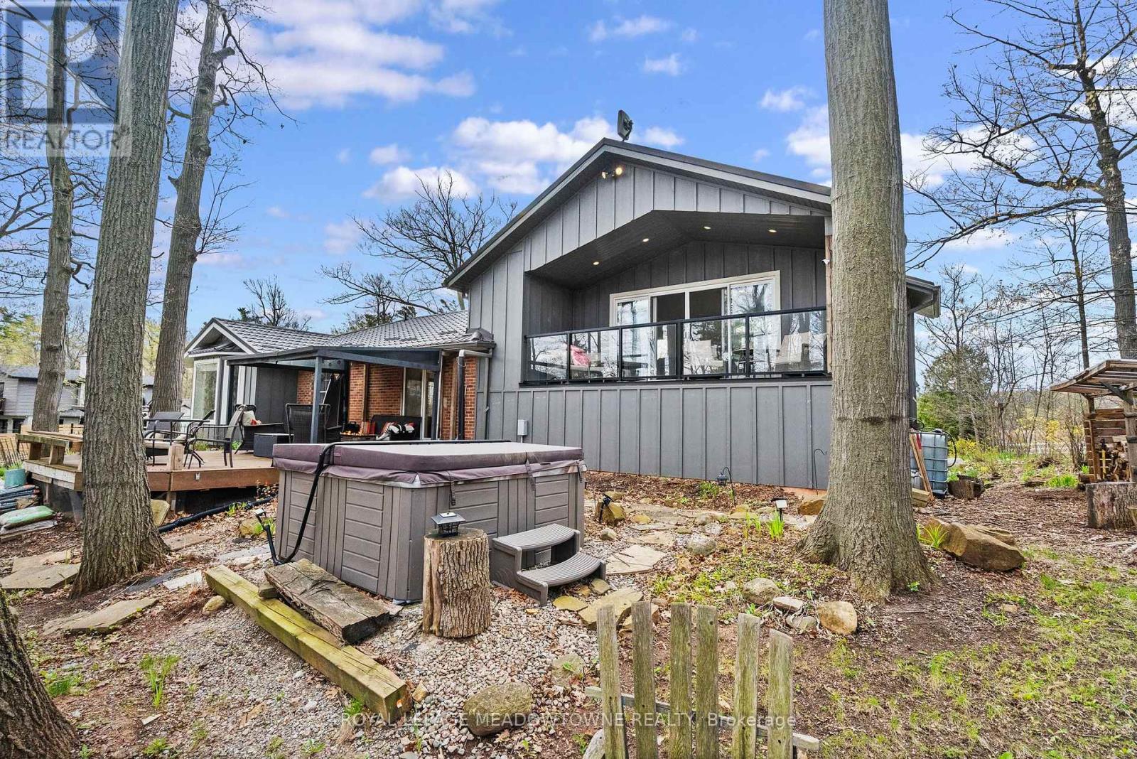 












10621 THIRD LINE

,
Halton Hills,




Ontario
L9T2X9

