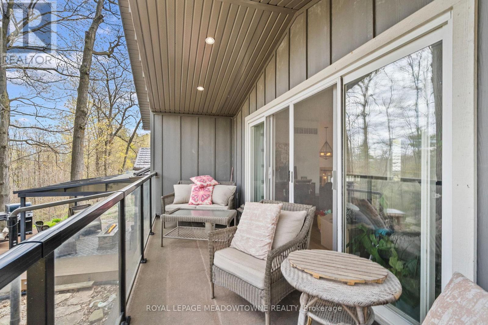 












10621 THIRD LINE

,
Halton Hills,




Ontario
L9T2X9

