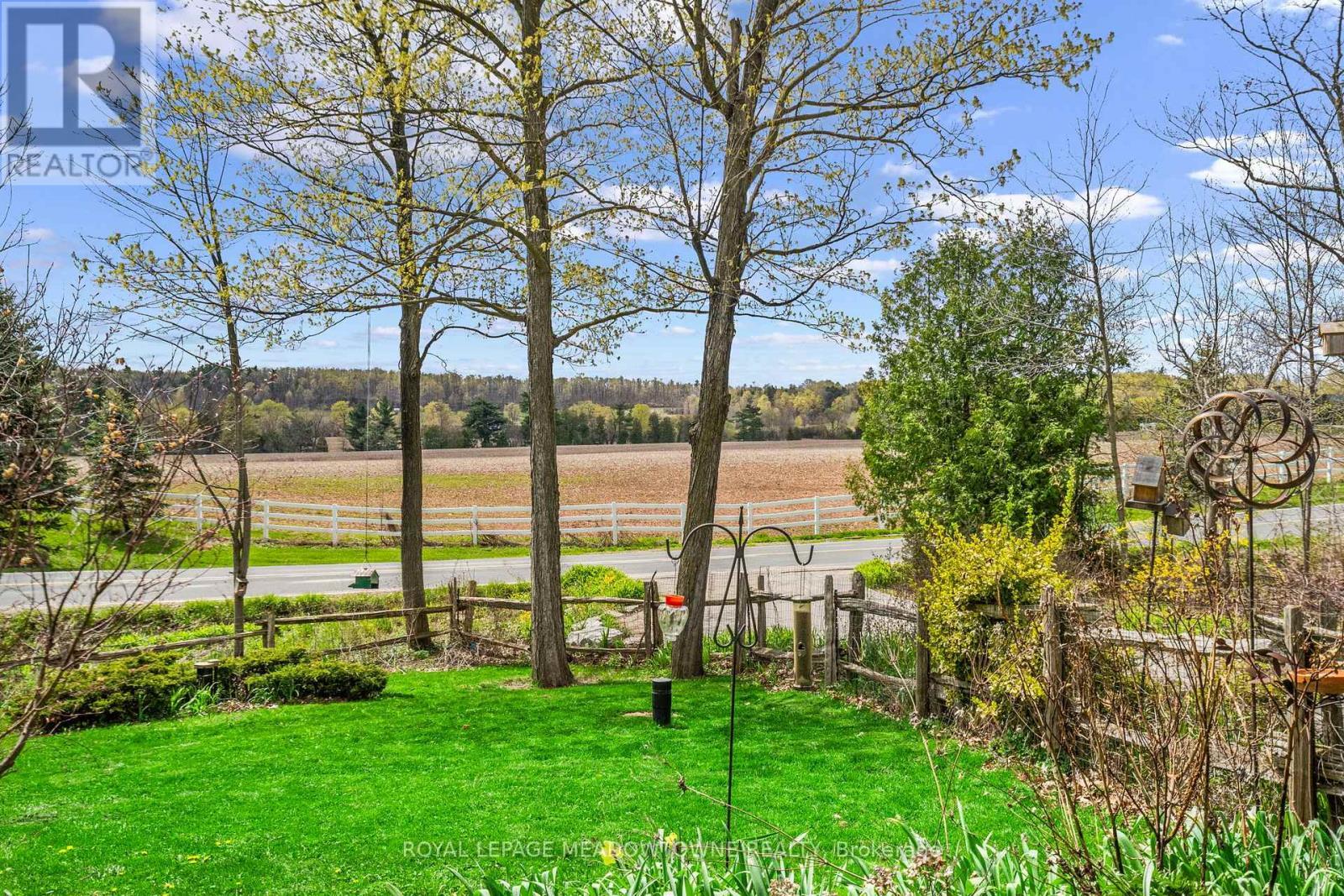 












10621 THIRD LINE

,
Halton Hills,




Ontario
L9T2X9

