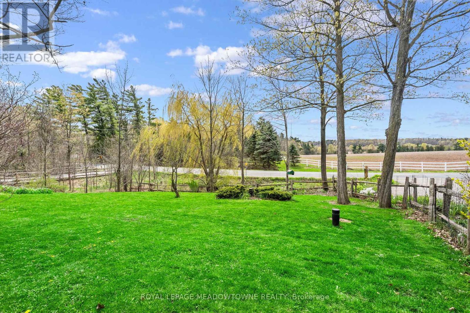 












10621 THIRD LINE

,
Halton Hills,




Ontario
L9T2X9

