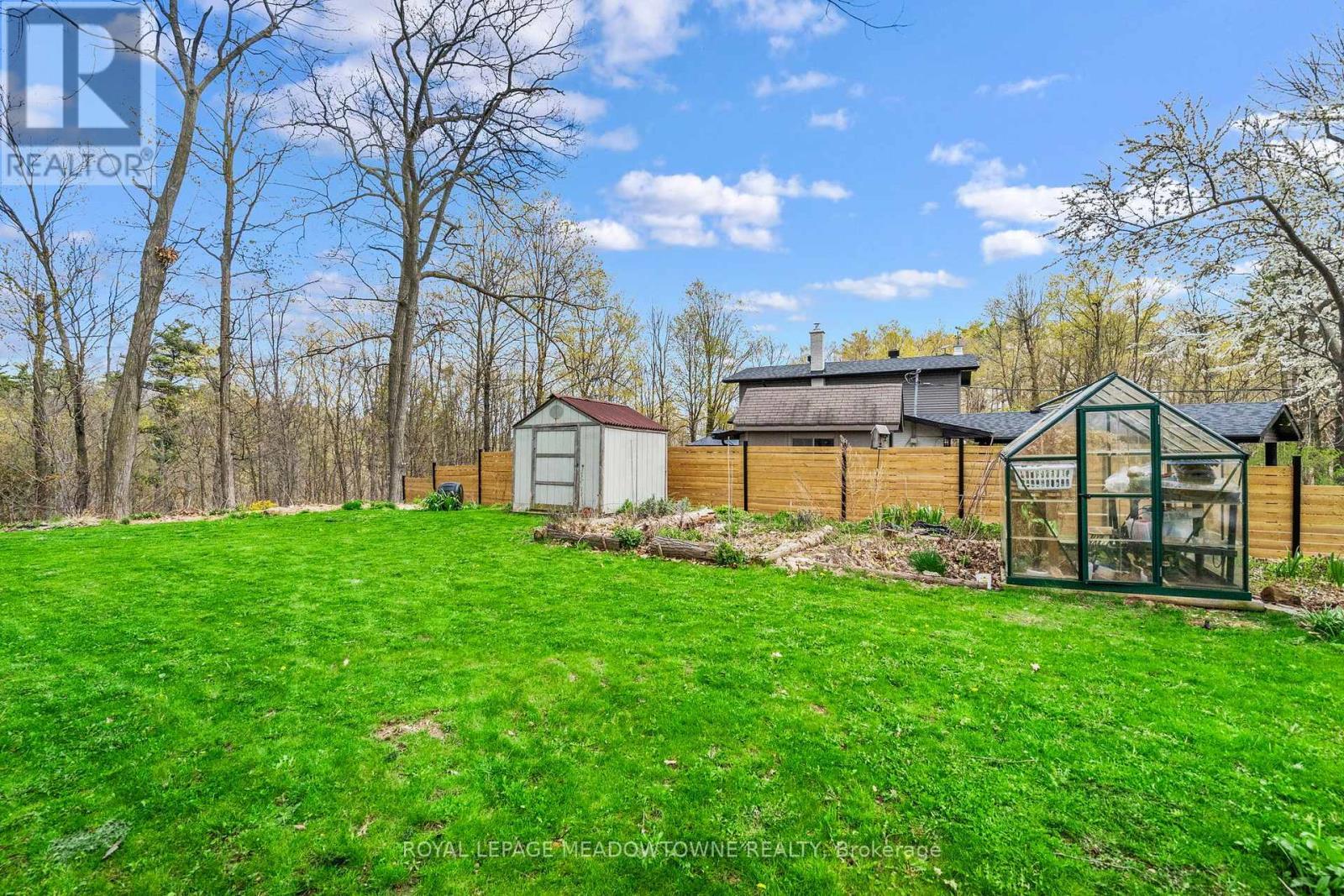 












10621 THIRD LINE

,
Halton Hills,




Ontario
L9T2X9


