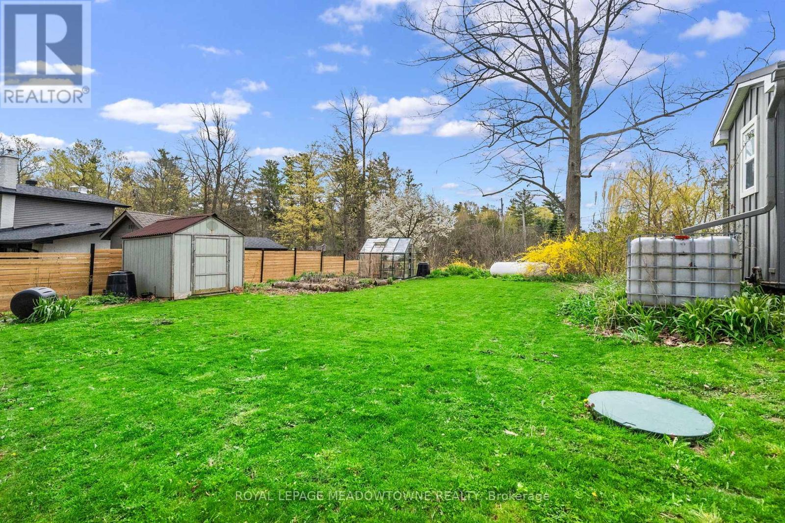












10621 THIRD LINE

,
Halton Hills,




Ontario
L9T2X9

