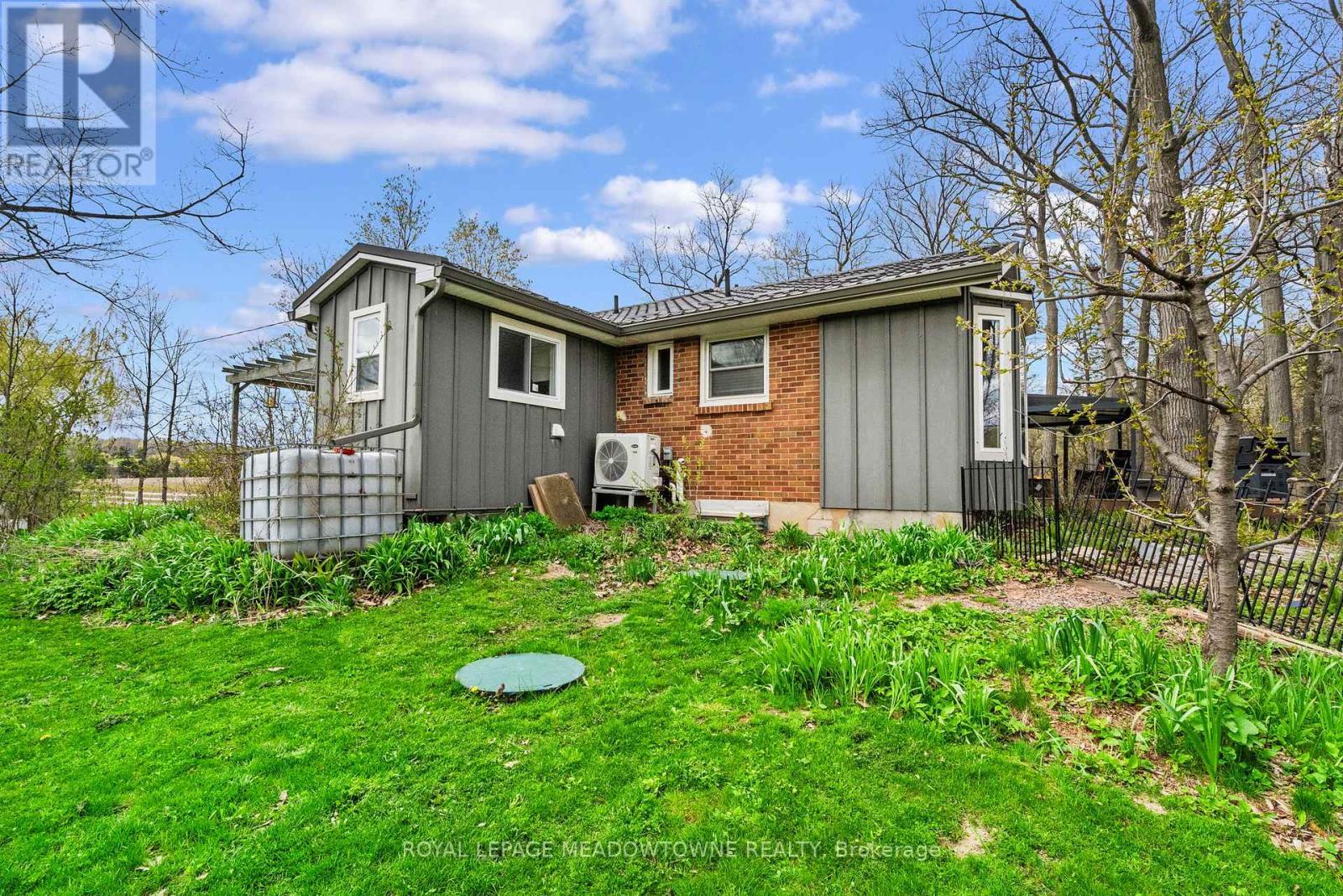 












10621 THIRD LINE

,
Halton Hills,




Ontario
L9T2X9

