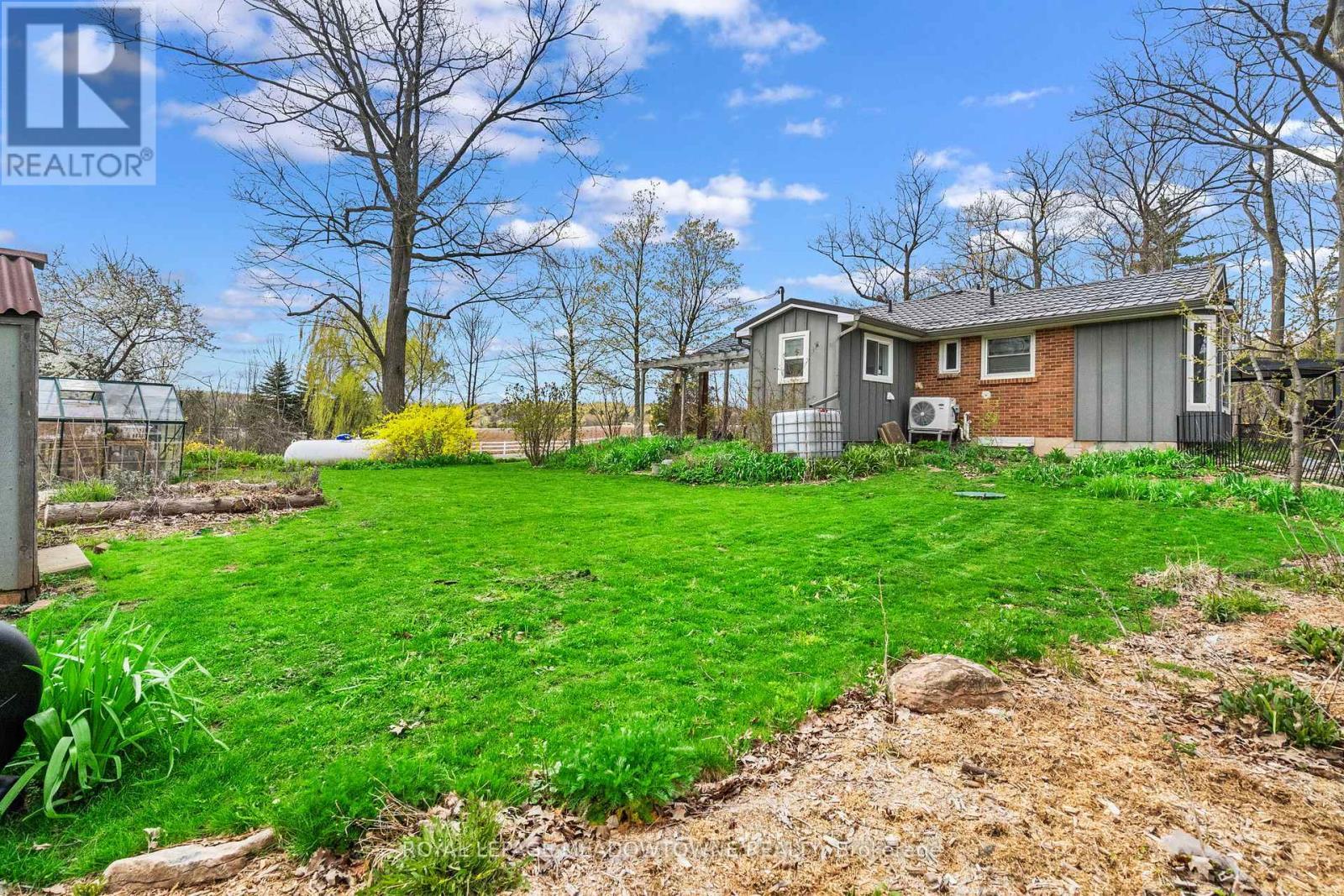 












10621 THIRD LINE

,
Halton Hills,




Ontario
L9T2X9

