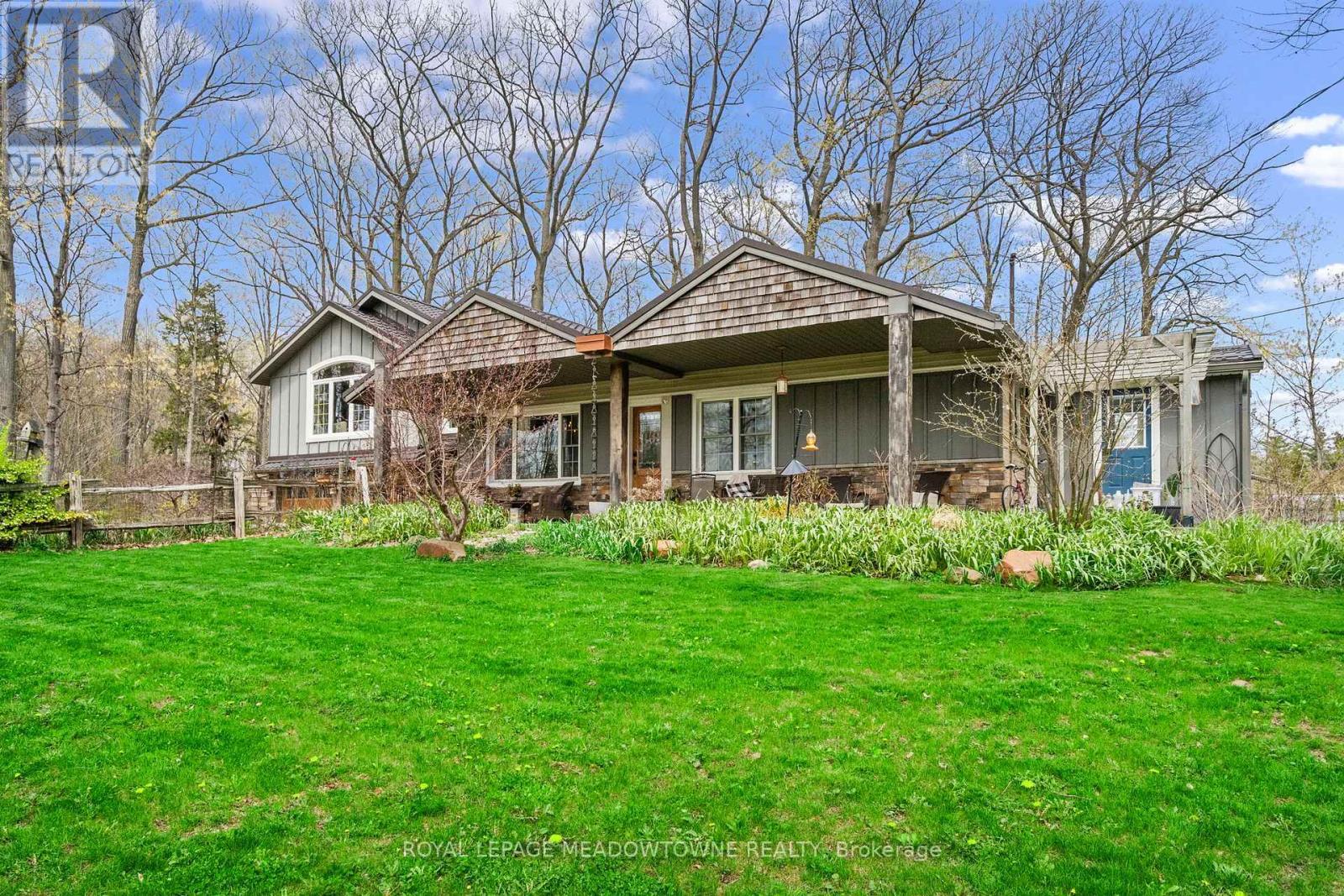 












10621 THIRD LINE

,
Halton Hills,




Ontario
L9T2X9

