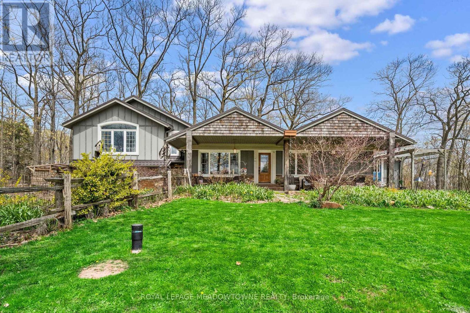 












10621 THIRD LINE

,
Halton Hills,




Ontario
L9T2X9

