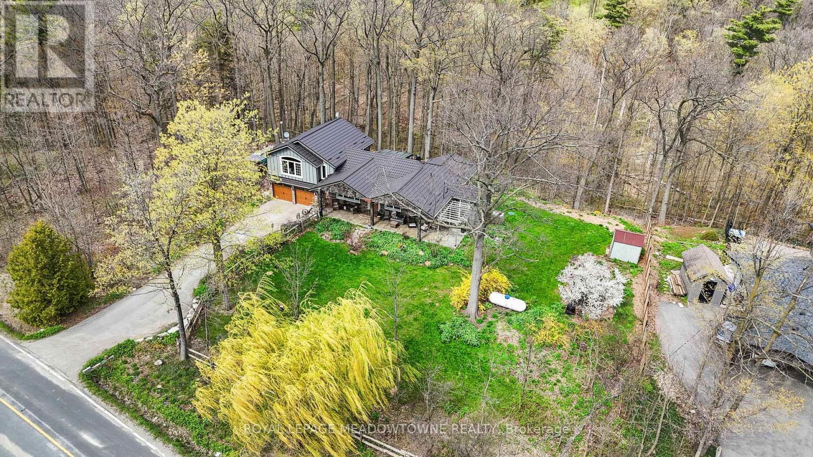 












10621 THIRD LINE

,
Halton Hills,




Ontario
L9T2X9

