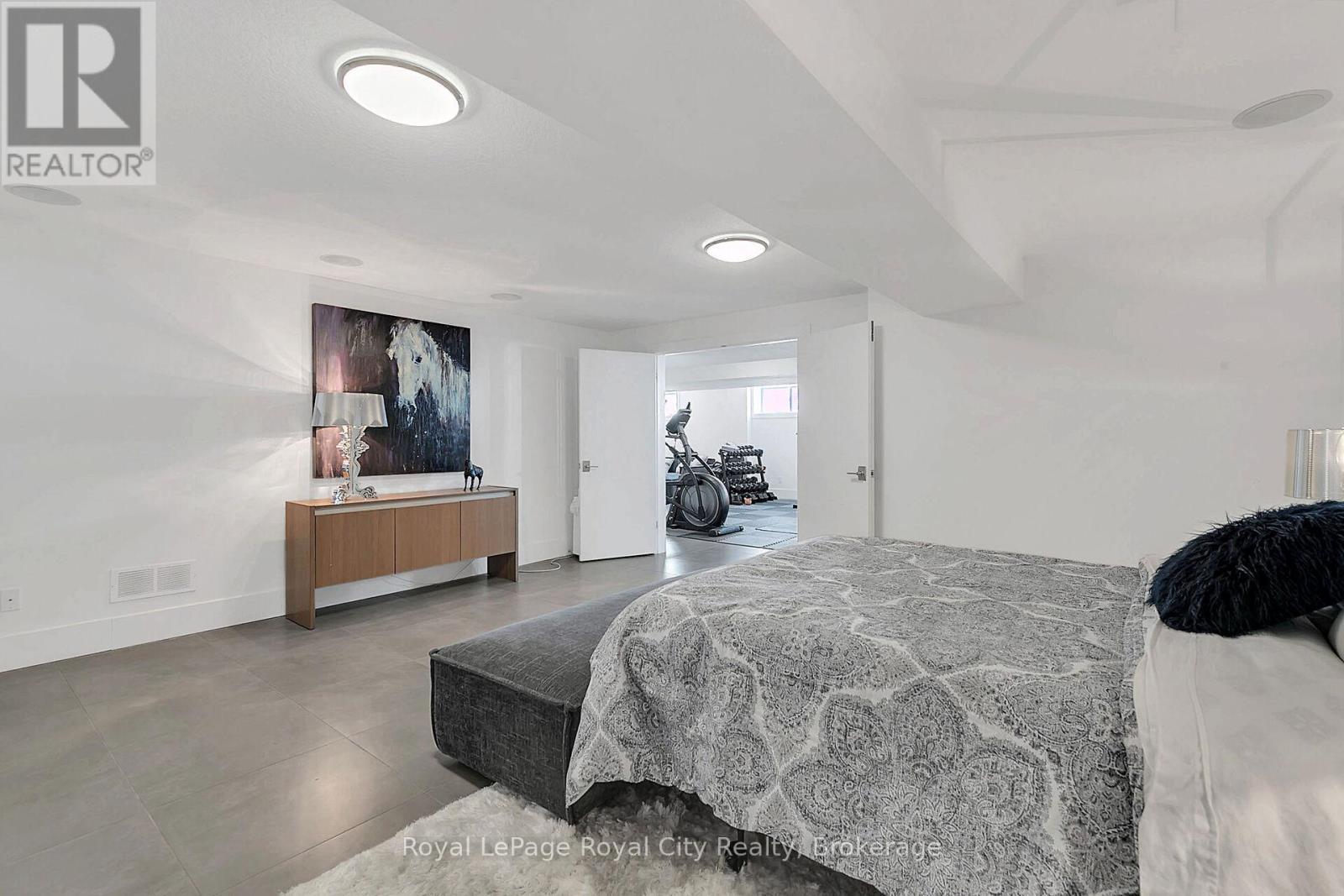 












303 GOSLING GARDENS

,
Guelph (Clairfields/Hanlon Business Park),




Ontario
N1L0M1

