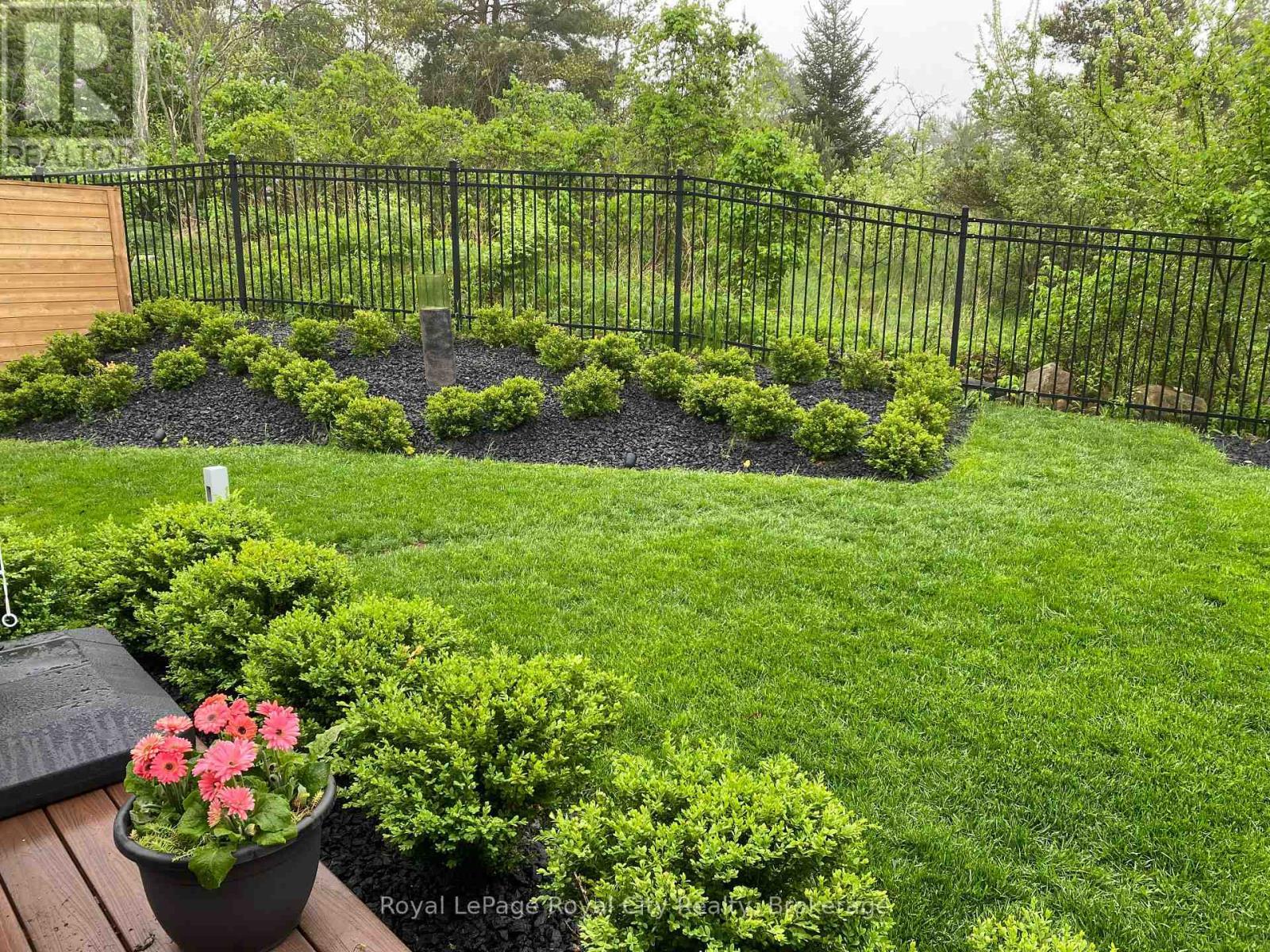 












303 GOSLING GARDENS

,
Guelph (Clairfields/Hanlon Business Park),




Ontario
N1L0M1

