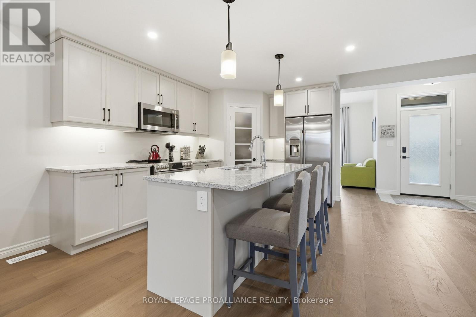 












24 RIVERSTONE WAY

,
Belleville (Thurlow Ward),




Ontario
K8N0S6

