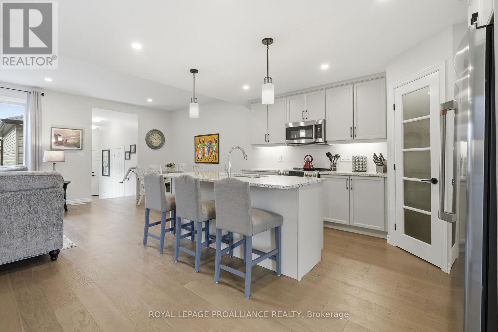 












24 RIVERSTONE WAY

,
Belleville (Thurlow Ward),




Ontario
K8N0S6

