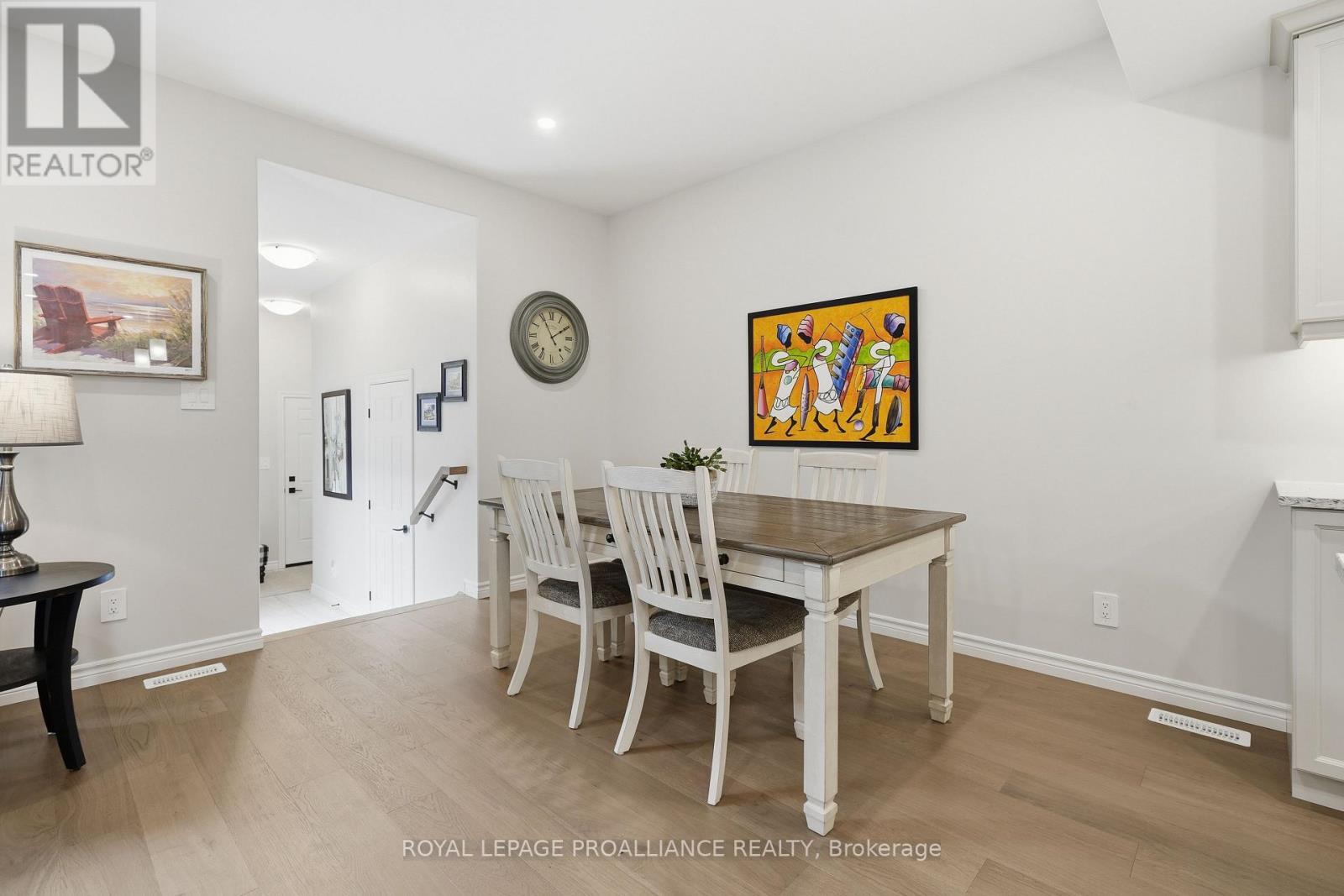 












24 RIVERSTONE WAY

,
Belleville (Thurlow Ward),




Ontario
K8N0S6

