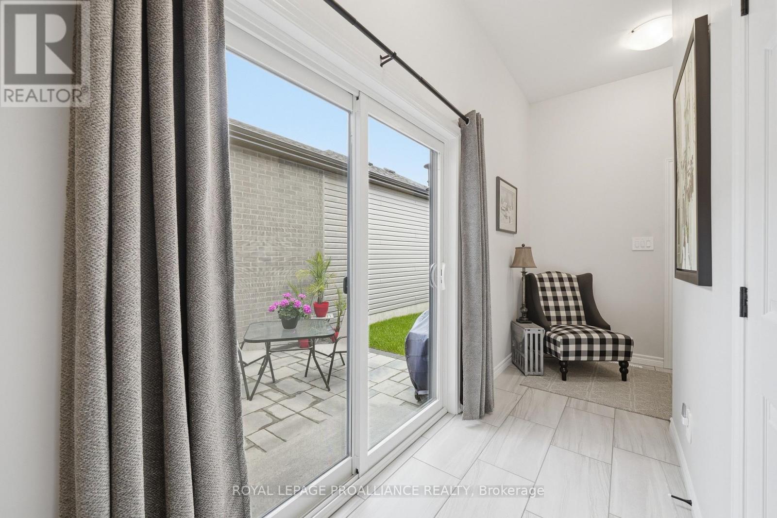 












24 RIVERSTONE WAY

,
Belleville (Thurlow Ward),




Ontario
K8N0S6

