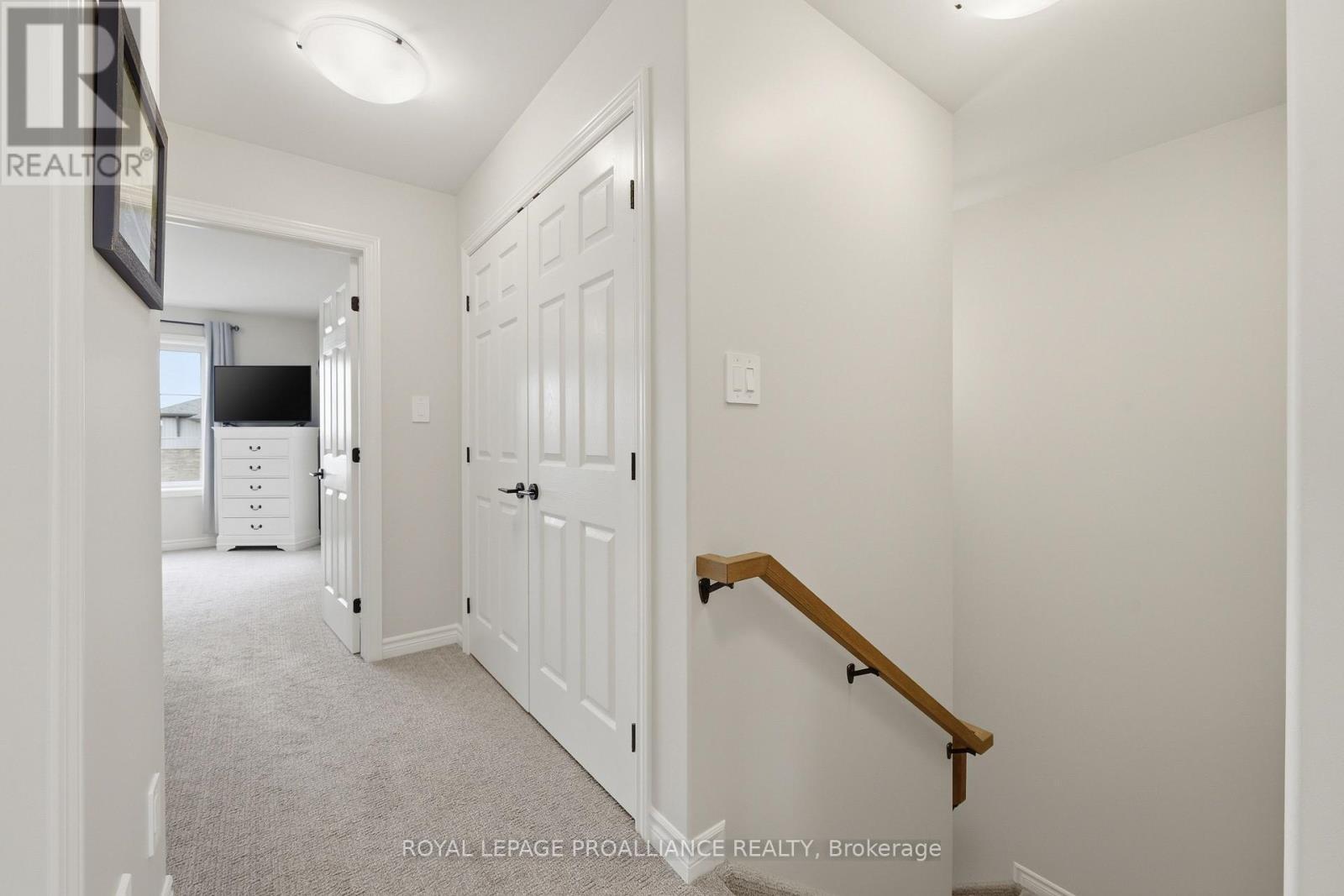 












24 RIVERSTONE WAY

,
Belleville (Thurlow Ward),




Ontario
K8N0S6

