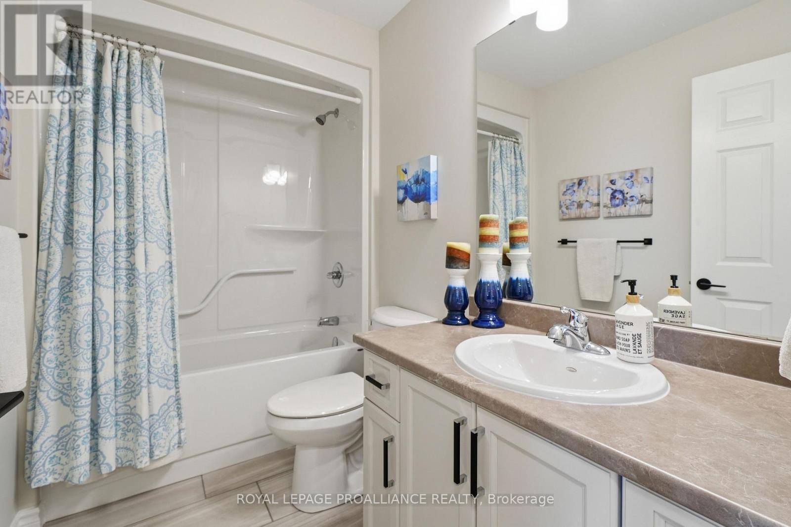 












24 RIVERSTONE WAY

,
Belleville (Thurlow Ward),




Ontario
K8N0S6

