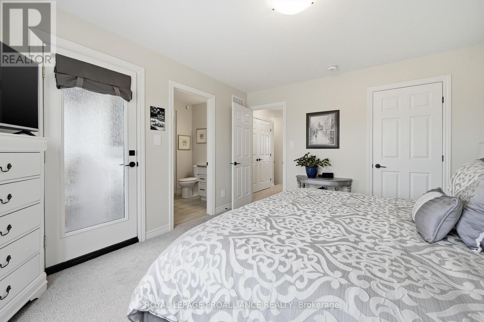 












24 RIVERSTONE WAY

,
Belleville (Thurlow Ward),




Ontario
K8N0S6

