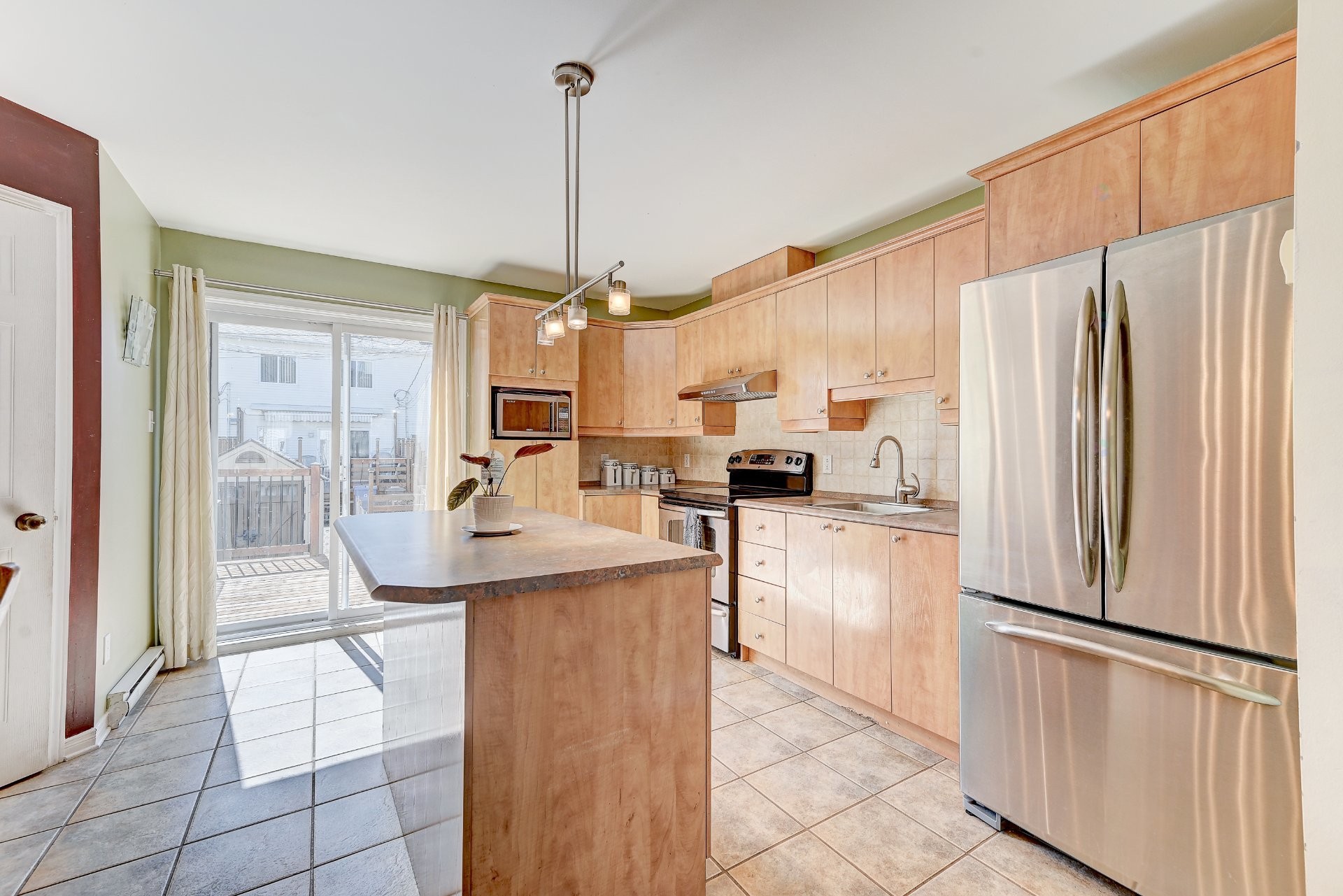 









795


Crois. La Bolduc

,
Sainte-Catherine,




QC
J5C1J4

