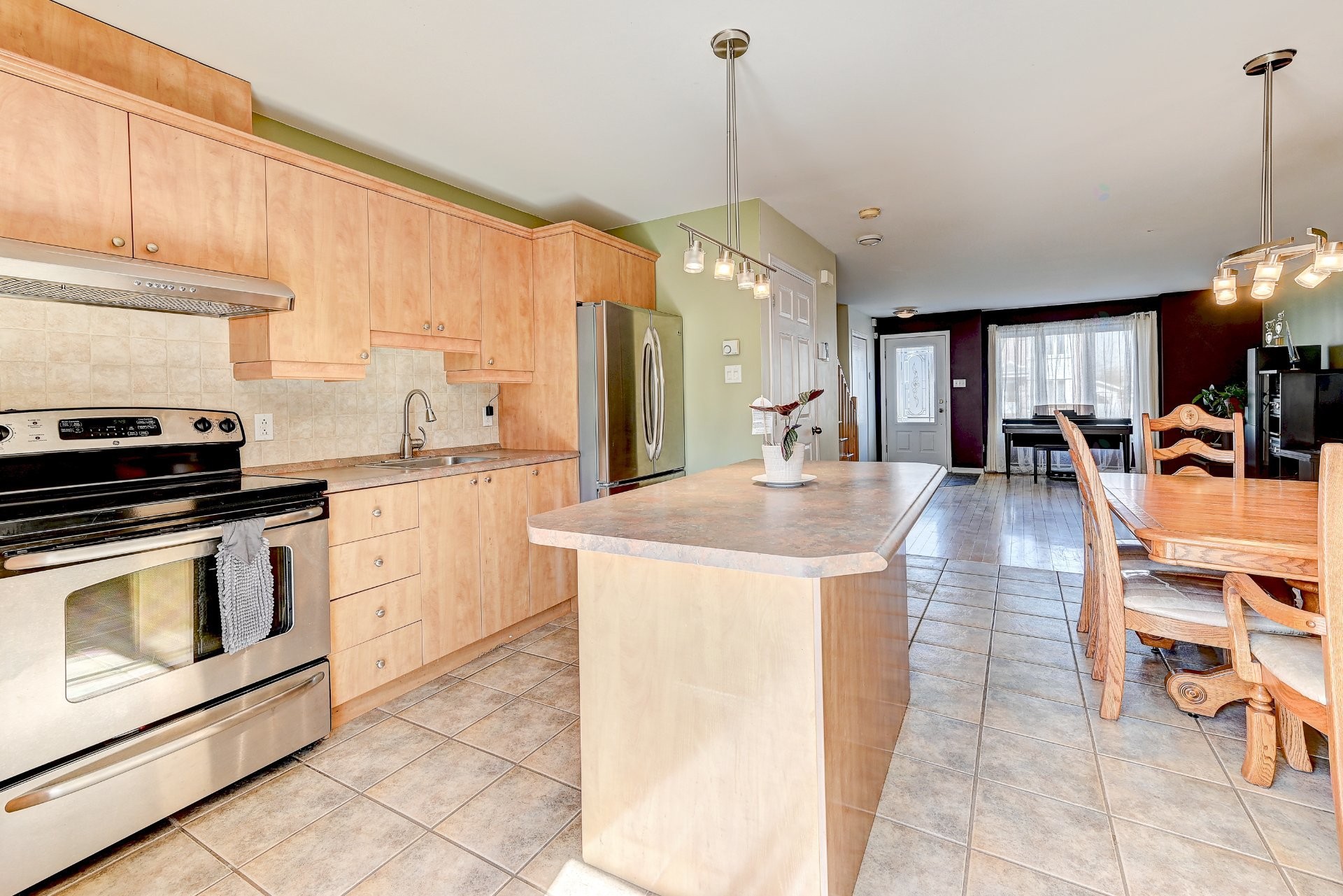 









795


Crois. La Bolduc

,
Sainte-Catherine,




QC
J5C1J4

