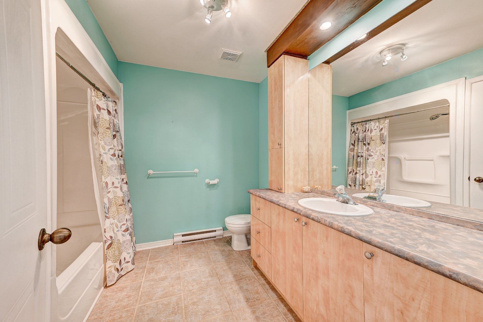 









795


Crois. La Bolduc

,
Sainte-Catherine,




QC
J5C1J4

