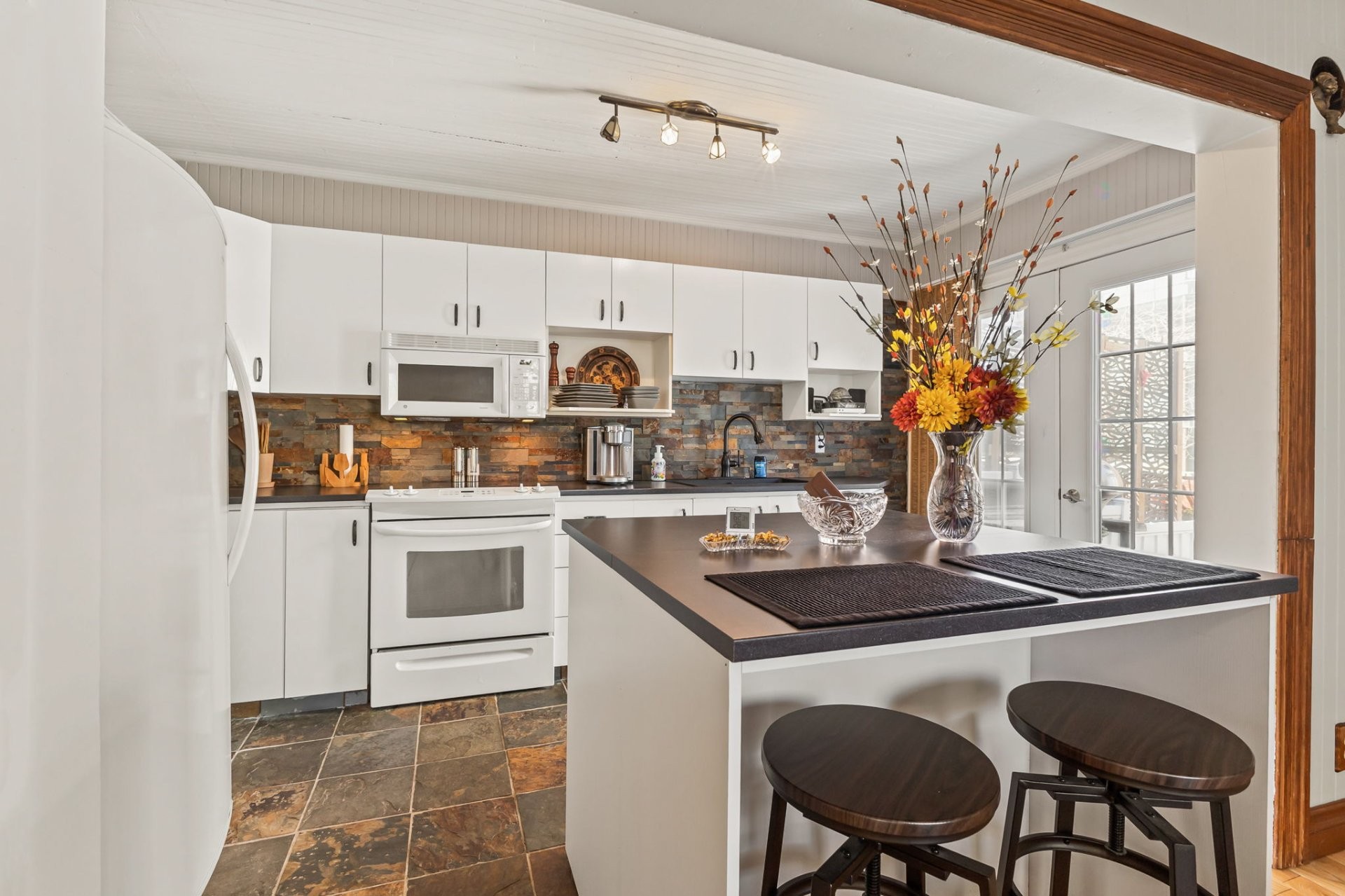 









267


Rue Champlain

,
Gatineau (Hull),




QC
J8X3R9

