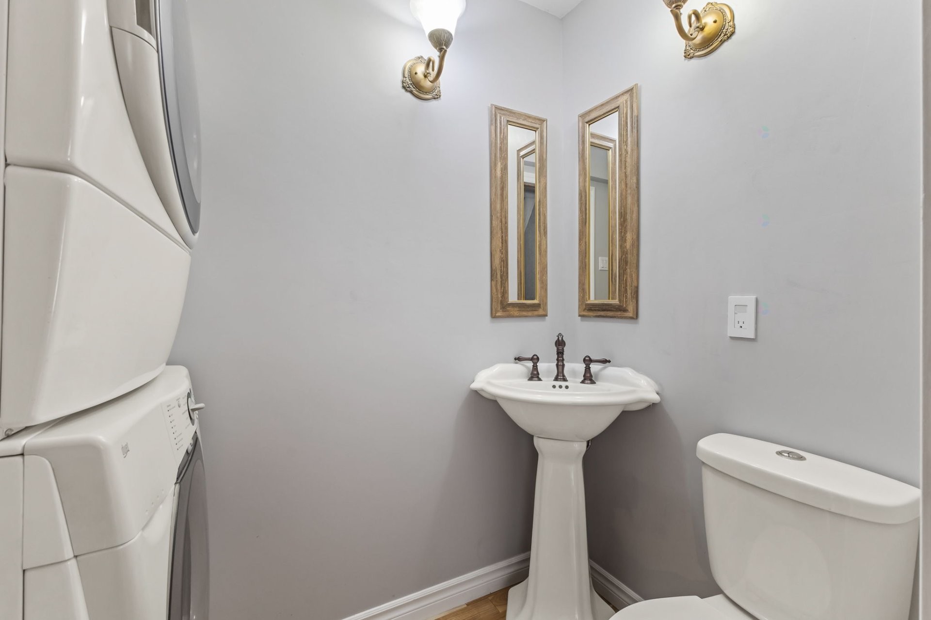 









267


Rue Champlain

,
Gatineau (Hull),




QC
J8X3R9

