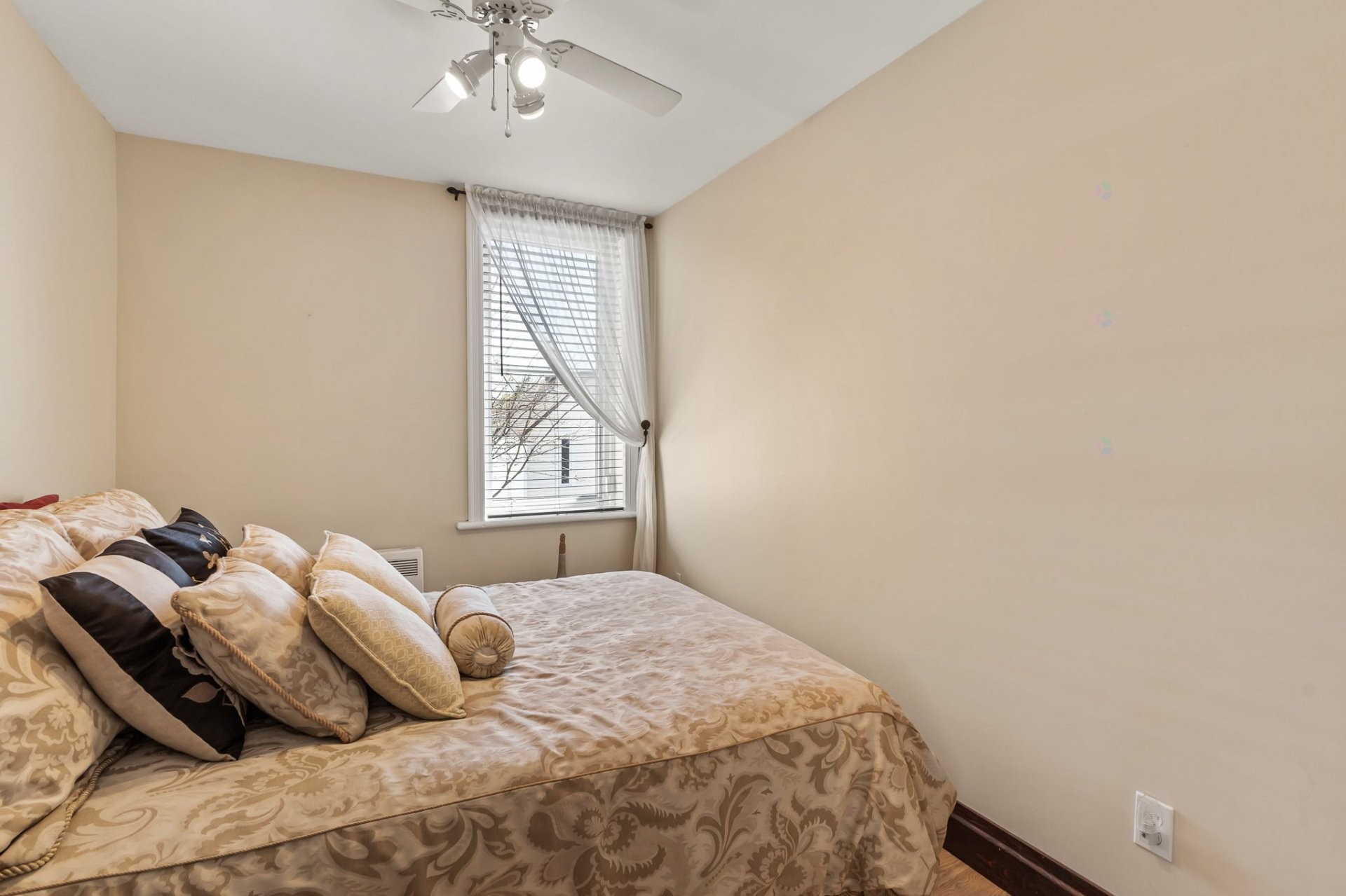 









267


Rue Champlain

,
Gatineau (Hull),




QC
J8X3R9

