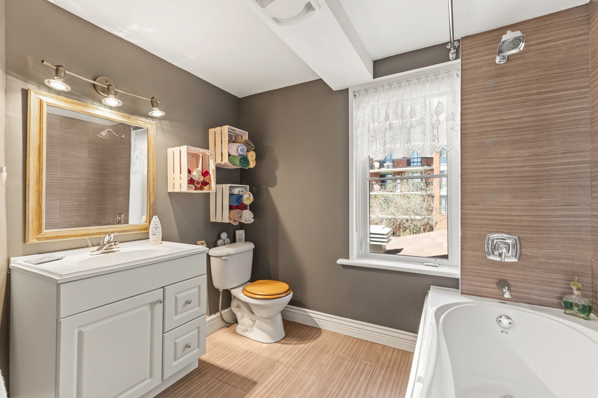 









267


Rue Champlain

,
Gatineau (Hull),




QC
J8X3R9

