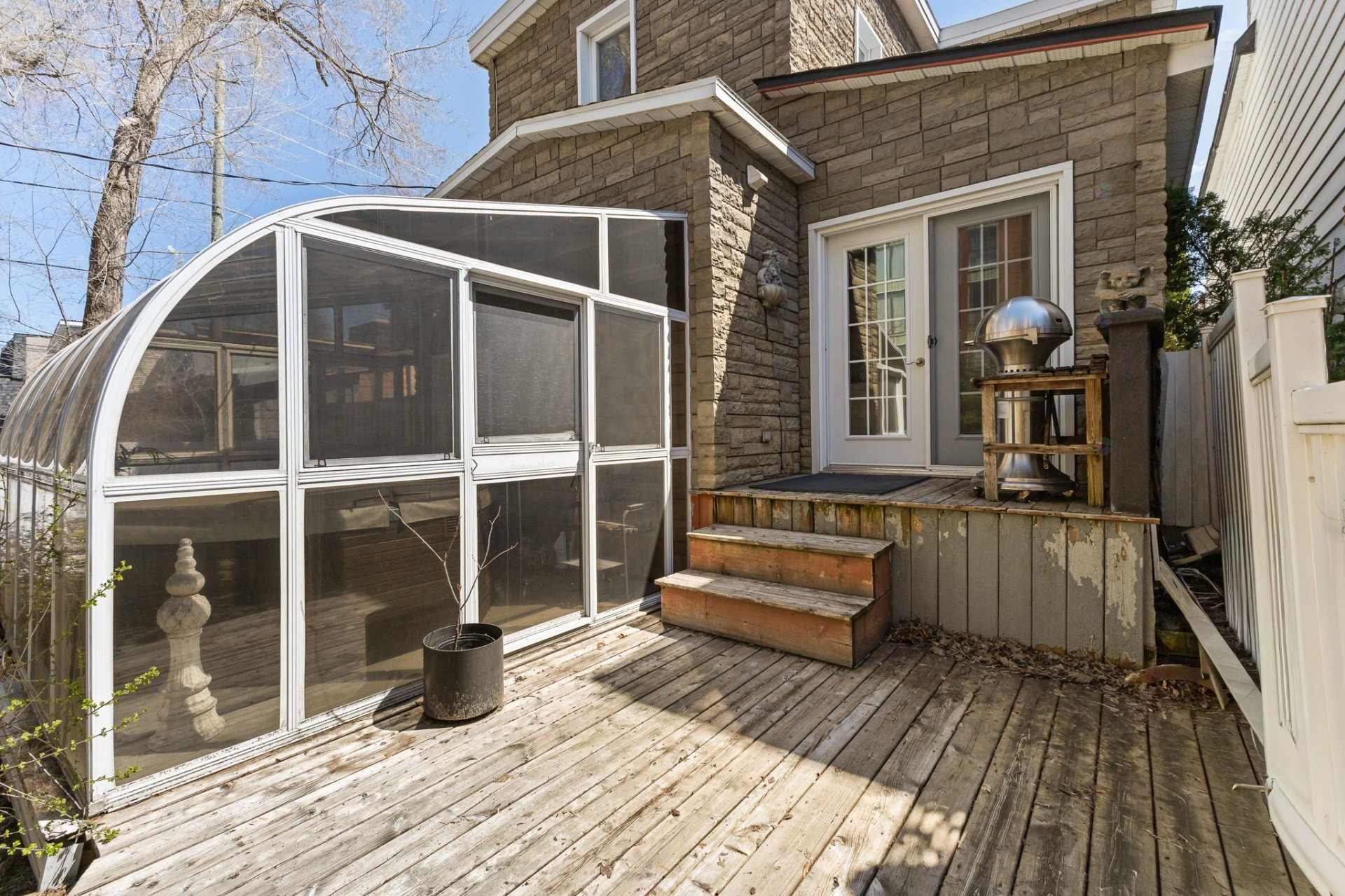 









267


Rue Champlain

,
Gatineau (Hull),




QC
J8X3R9


