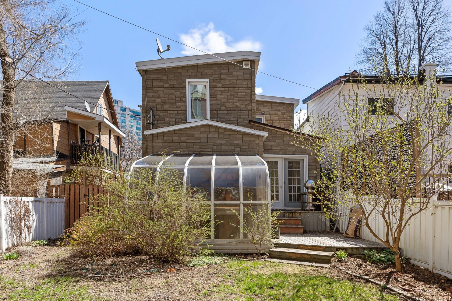 









267


Rue Champlain

,
Gatineau (Hull),




QC
J8X3R9

