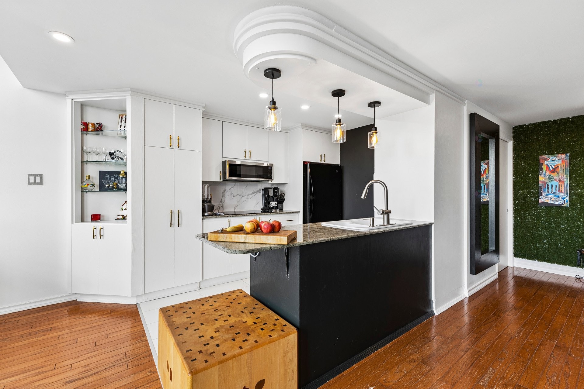 









760


Ch. Marie-Le Ber

, 202,
Montréal (Verdun/Île-des-Soeurs),




QC
H3E1W6

