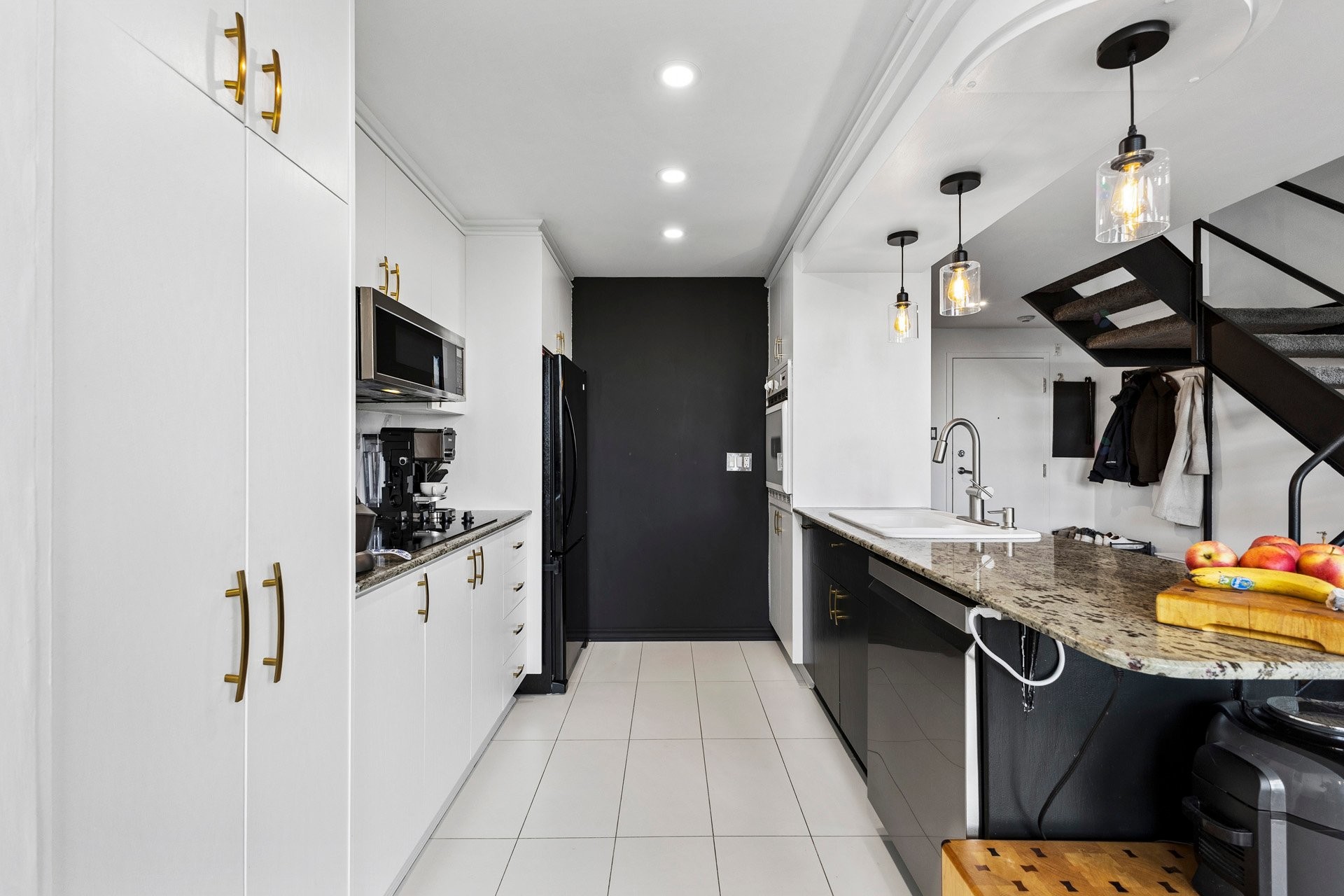 









760


Ch. Marie-Le Ber

, 202,
Montréal (Verdun/Île-des-Soeurs),




QC
H3E1W6

